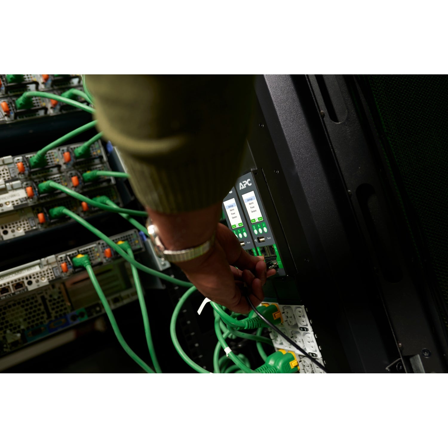 APC NetShelter Advanced – Rack-PDU geschaltet, gemessen, 40× IEC (C13/C15/C19/C21), 32 A, Stecker IEC 60309, 0U