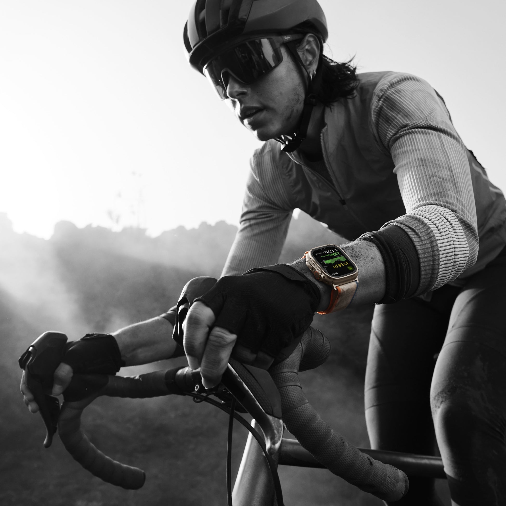 Apple Watch Ultra 2 – Smartwatch – 49 mm, LTE, OLED, Saphirglas, 100 m, Titan, Blue Ocean-Armband