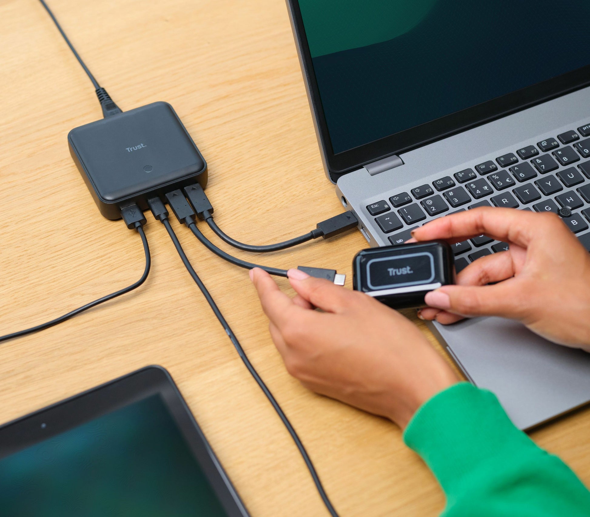 Trust Maxo Ladegerät – 100 W, 4× USB-C