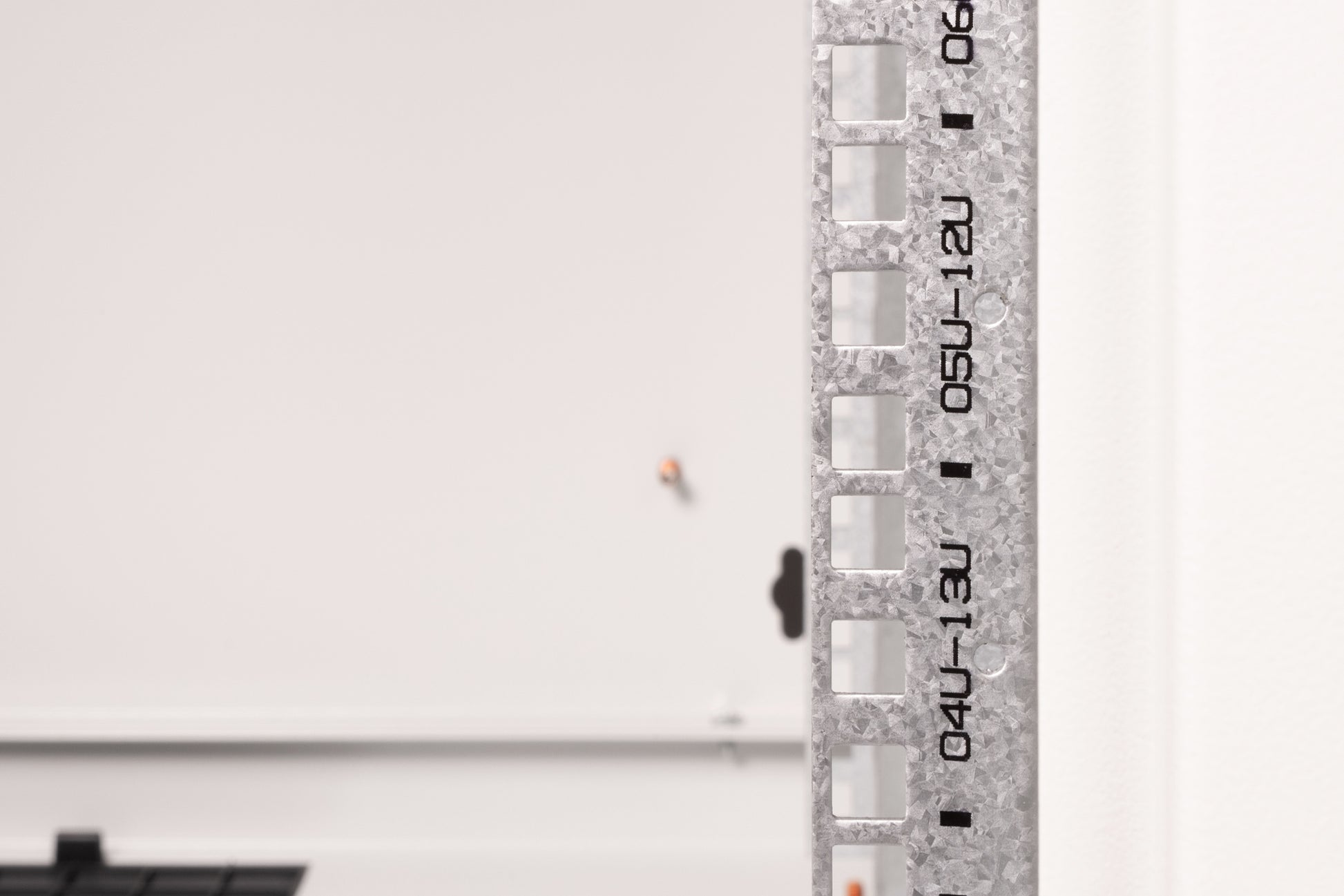 Digitus Unique – 19" Wandverteiler 16U, IP20, abschliessbar, 600 × 600 × 820 mm, lichtgrau, Stahl