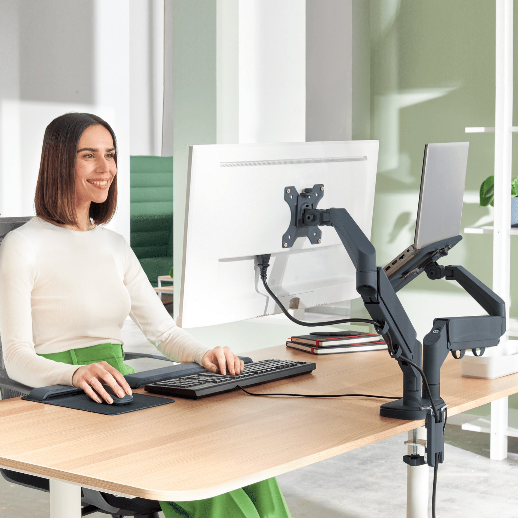 Leitz Ergo 65380089 – Monitorarm, bis 32", VESA 75 × 75/100 × 100 mm, 9 kg