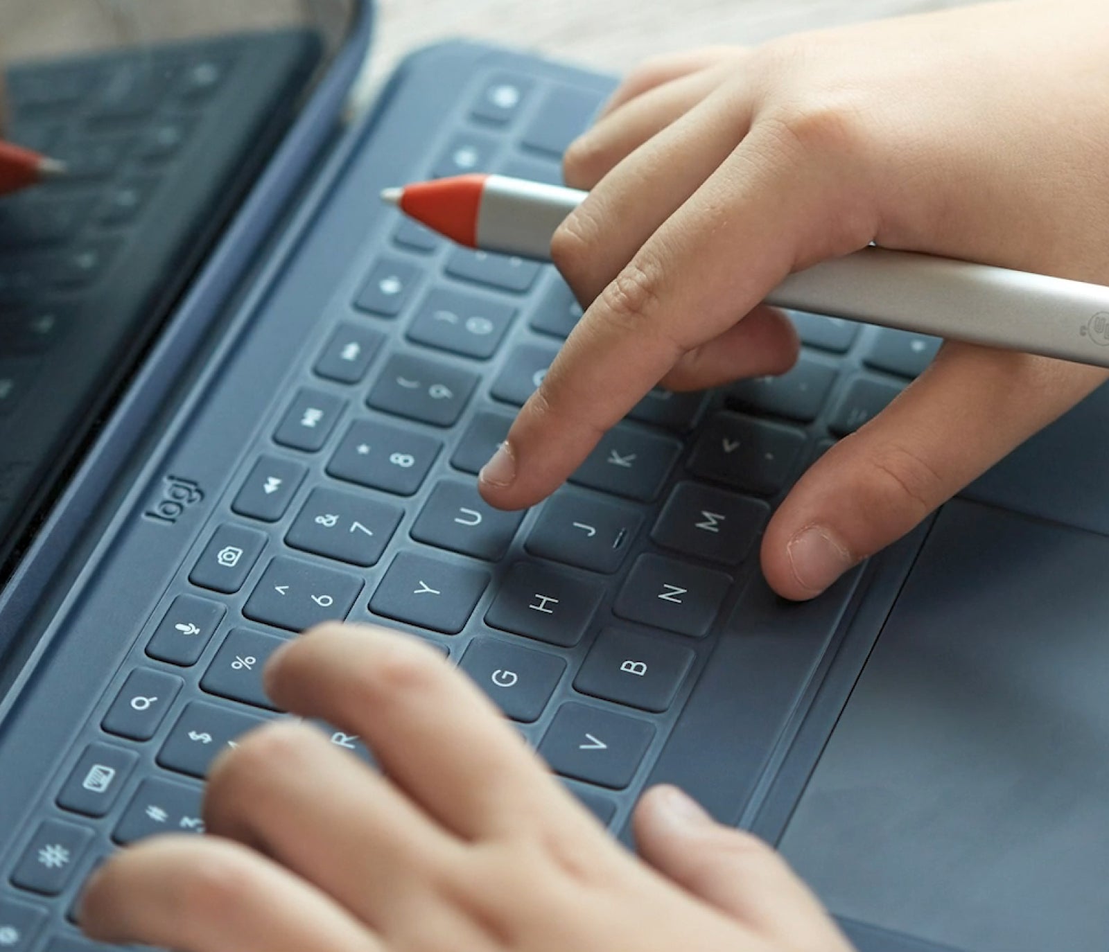 Logitech Rugged Combo 3 Touch – Tastatur, UK-Layout (EN), Blau
