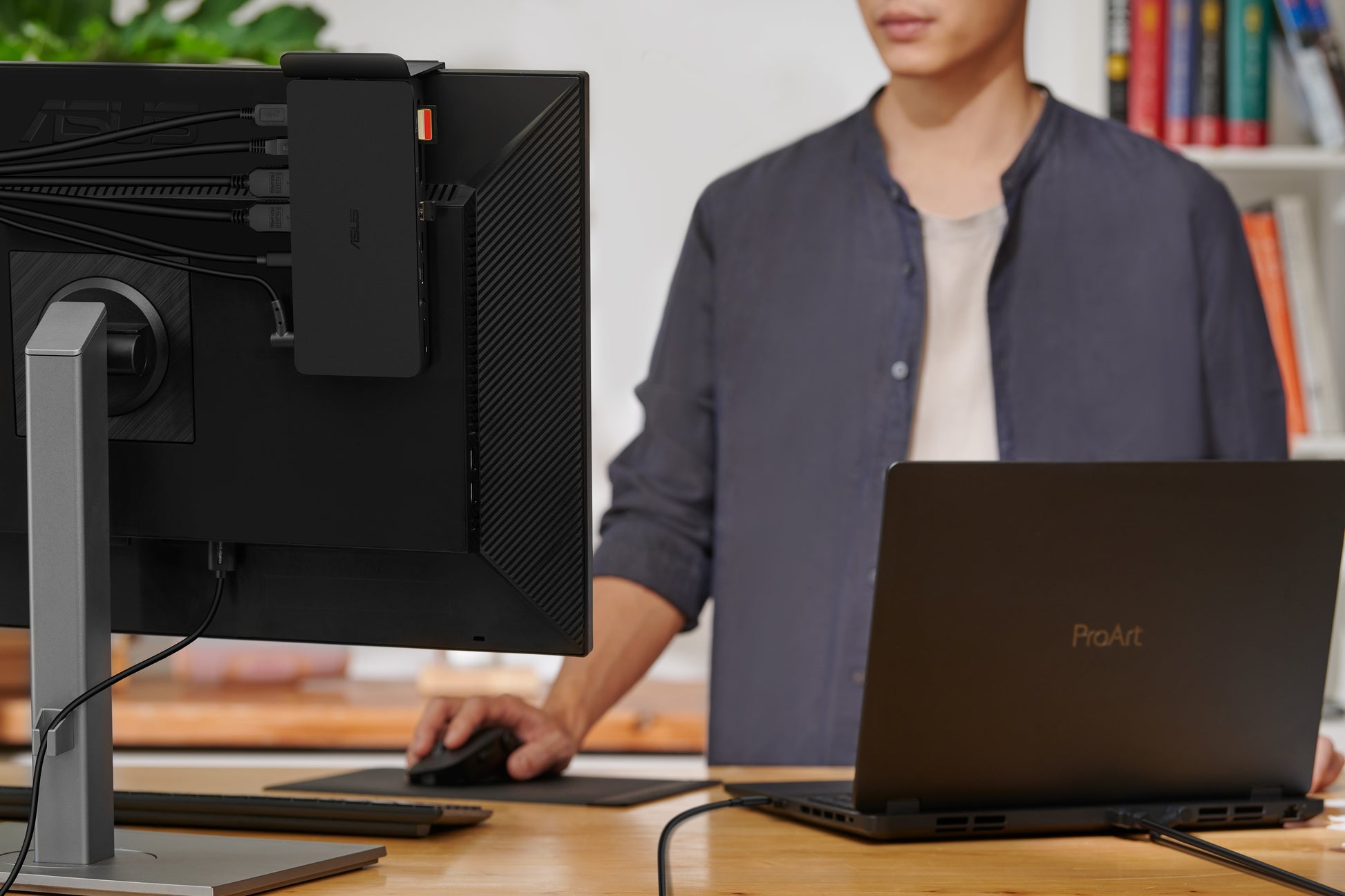 ASUS DC500 Dockingstation – Thunderbolt 4, 2× HDMI, 4× USB-A, 96 W PD, 2,5GbE, SD/microSD, für Windows/Mac
