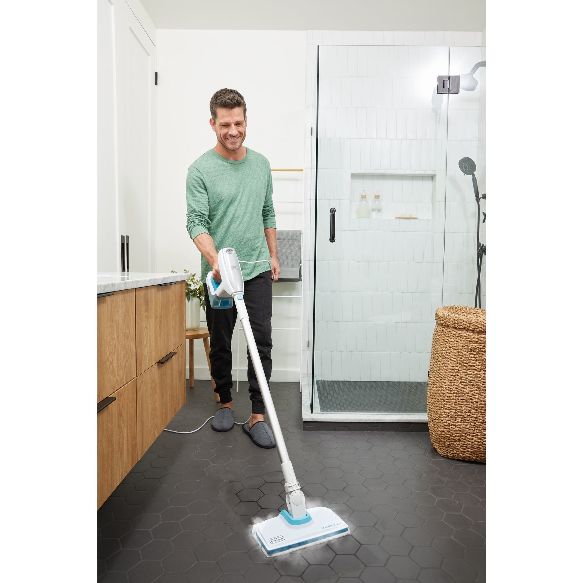 Black & Decker Dampfbesen – 500 ml, türkis, weiss, für Hartböden