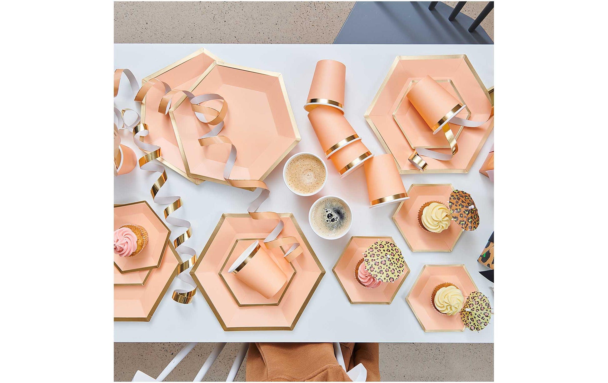 Rico Design Teller, Papier/Karton, Sechseck – 27 × 23,5 cm, Gold/Aprikose – 10 Stk.