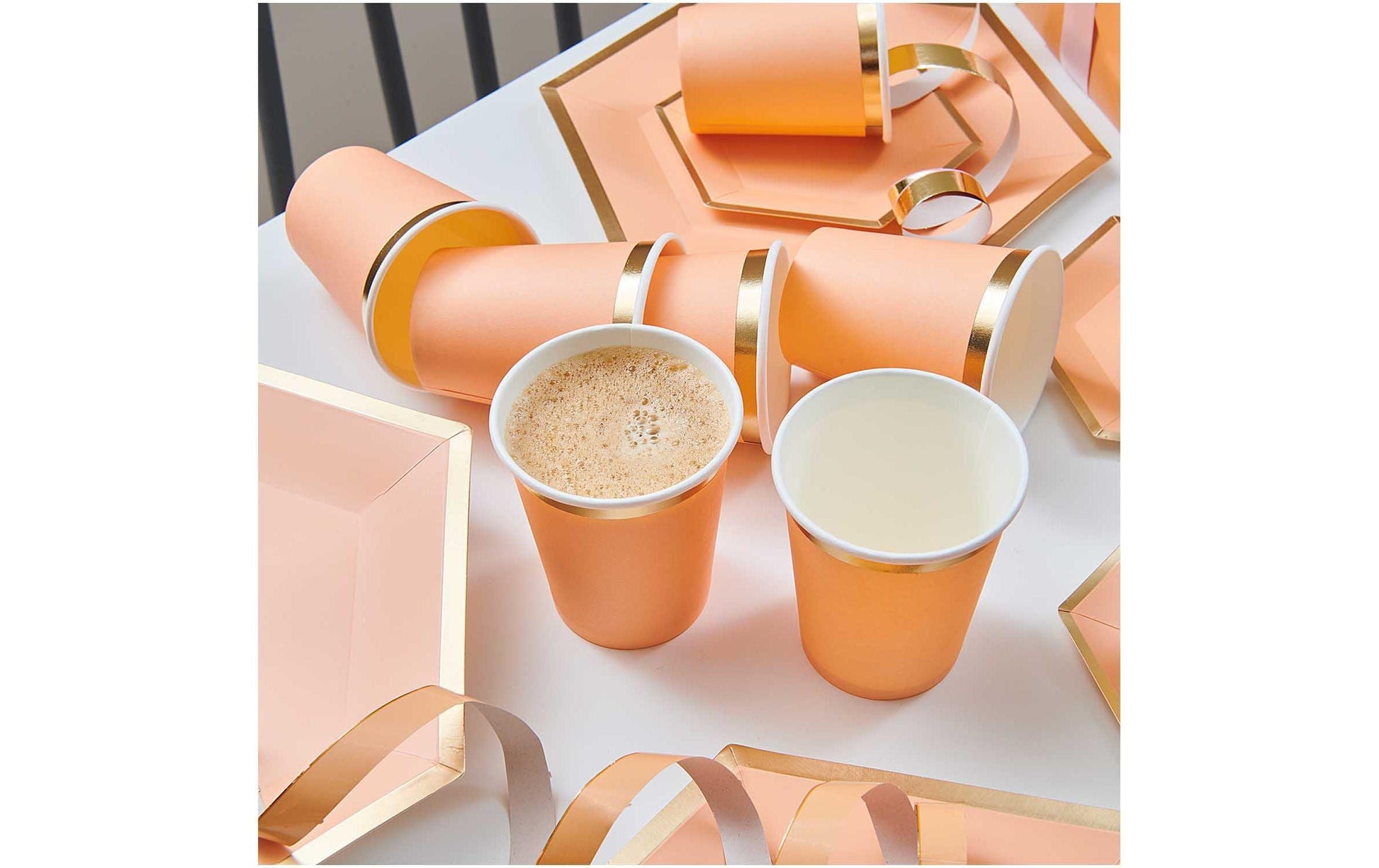 Rico Design Trinkbecher, Papier – 2,5 dl, Aprikose/Gold – 10 Stk.