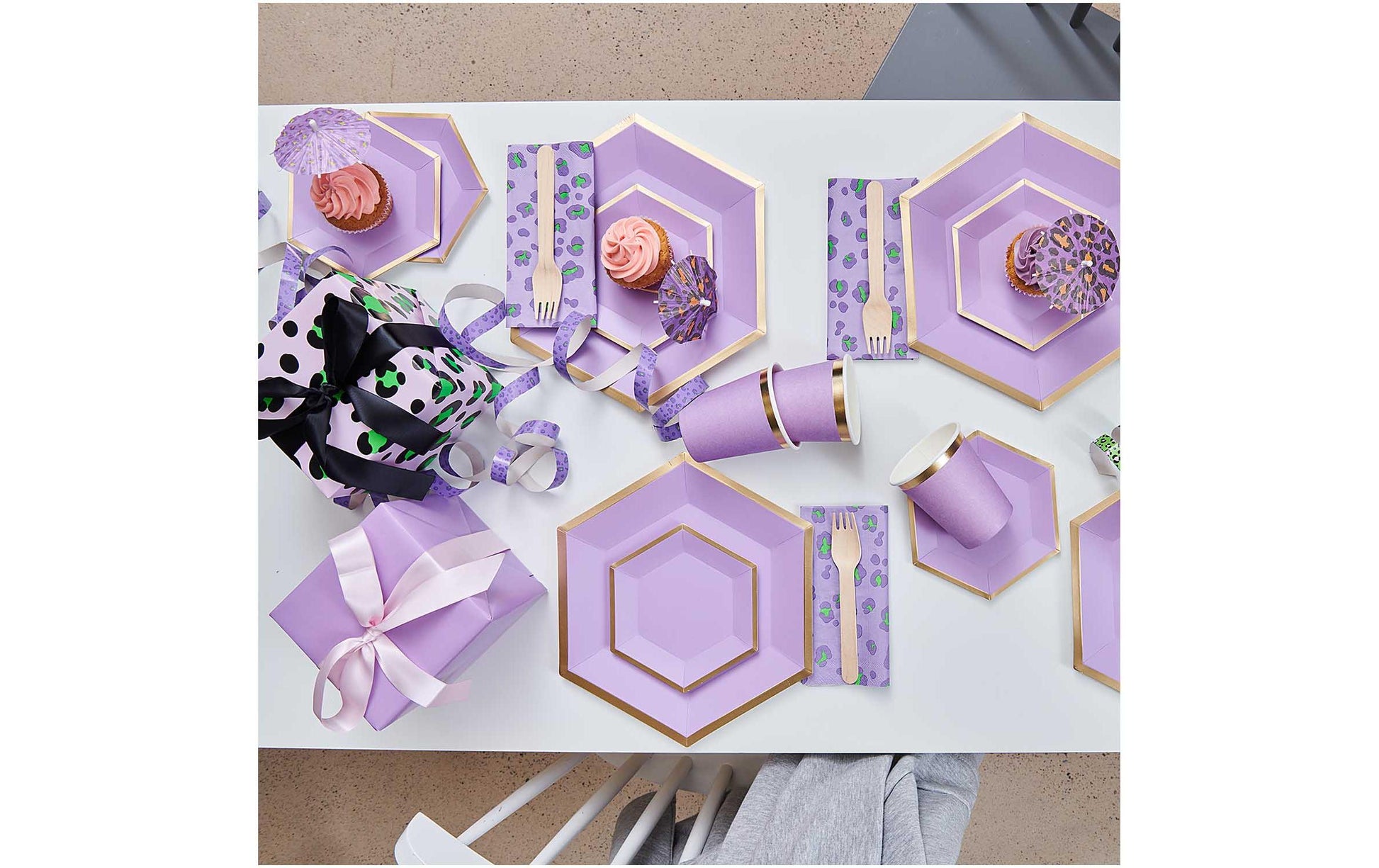 Rico Design Teller, Papier/Karton, sechseckig – 16 × 13,5 cm, Gold/Violett – 10 Stk.