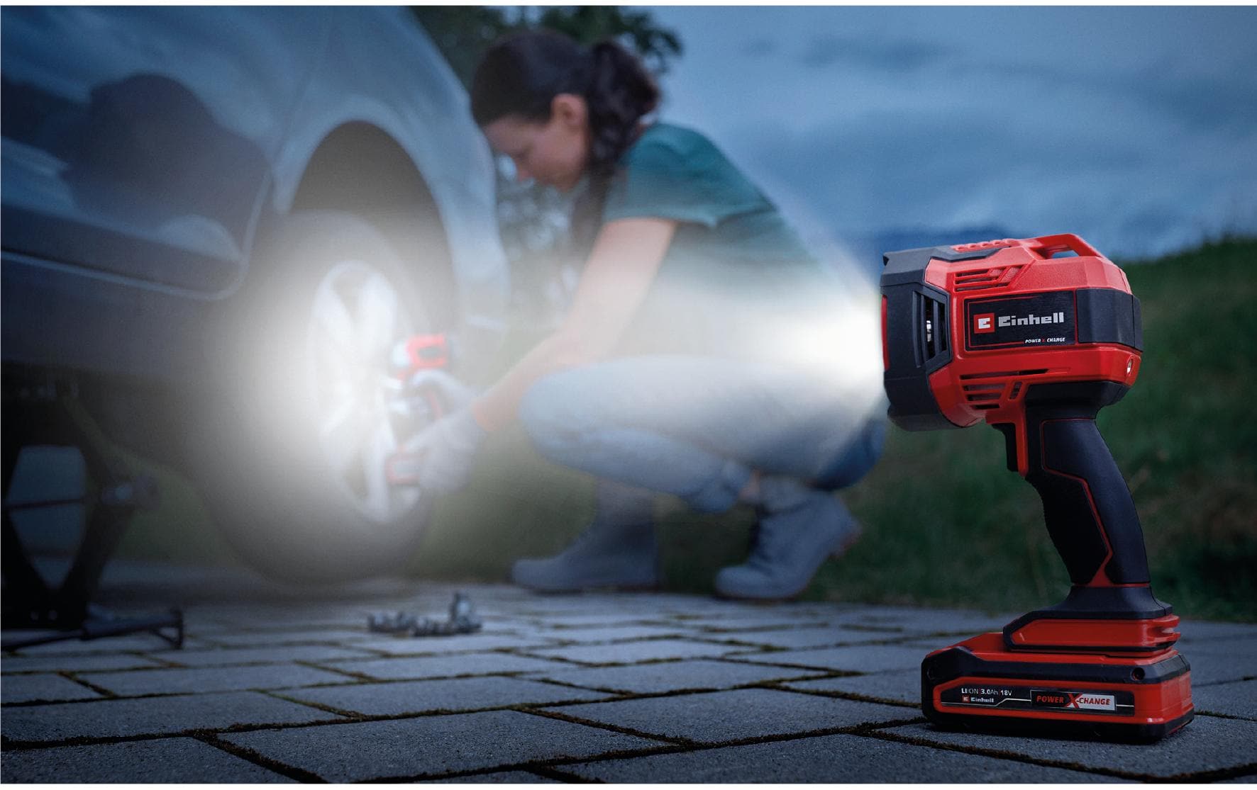 Einhell Arbeitsleuchte TE-CL 18/2500 LiAC Solo – 2500 lm, 6500 K, 18 V Akku (Power X-Change), 7 LEDs – Rot