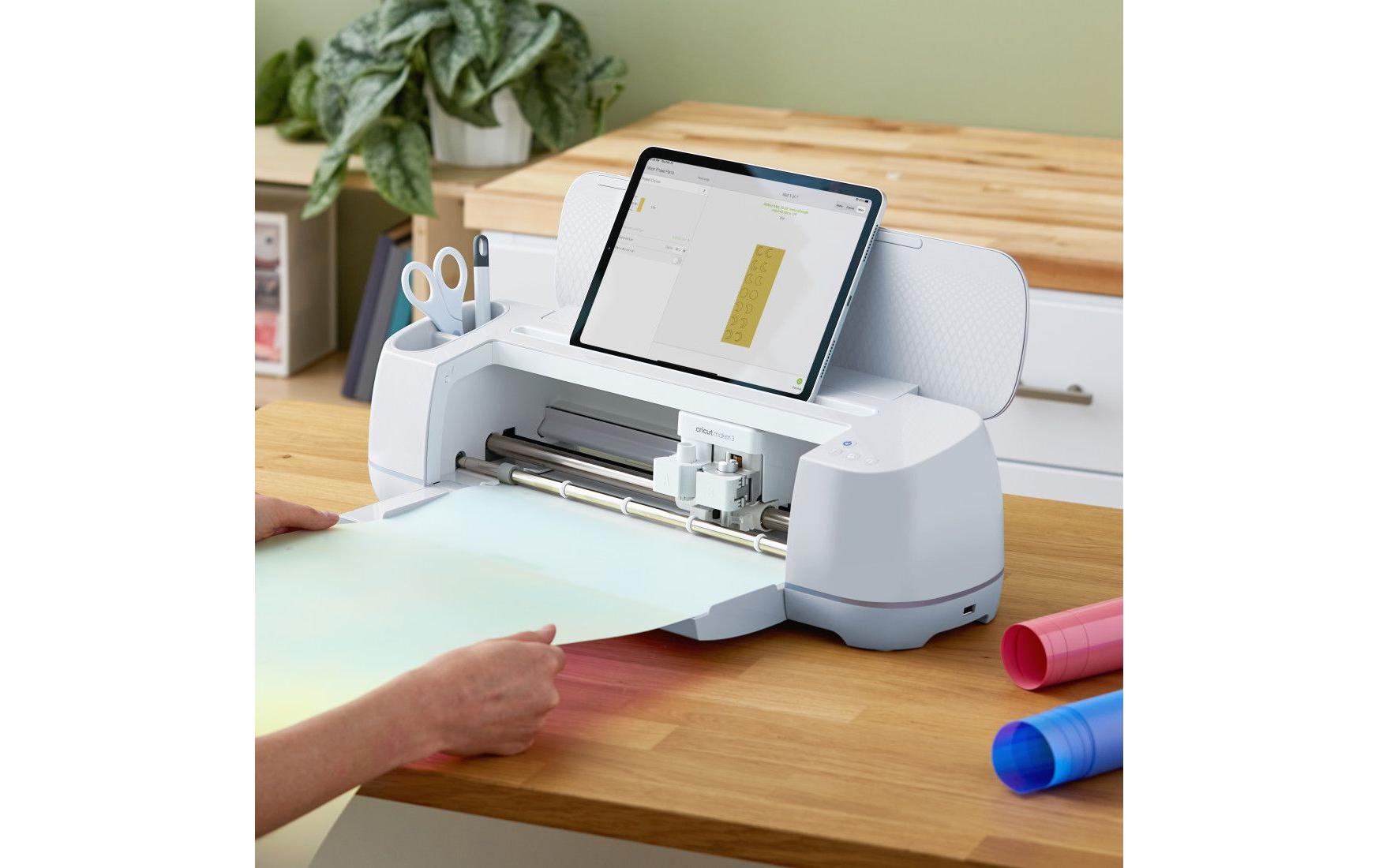 Cricut Aufbügelfolie holographisch – Hellblau – 33 × 273 cm – für Maker 3, Explore Air 3