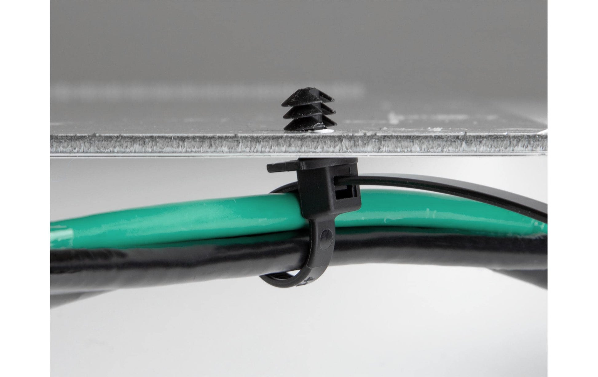 DeLOCK Kabelbinder 200 × 4,8 mm, Polyamid, Schwarz/Transparent, mit Befestigungsclip, 100 Stk.