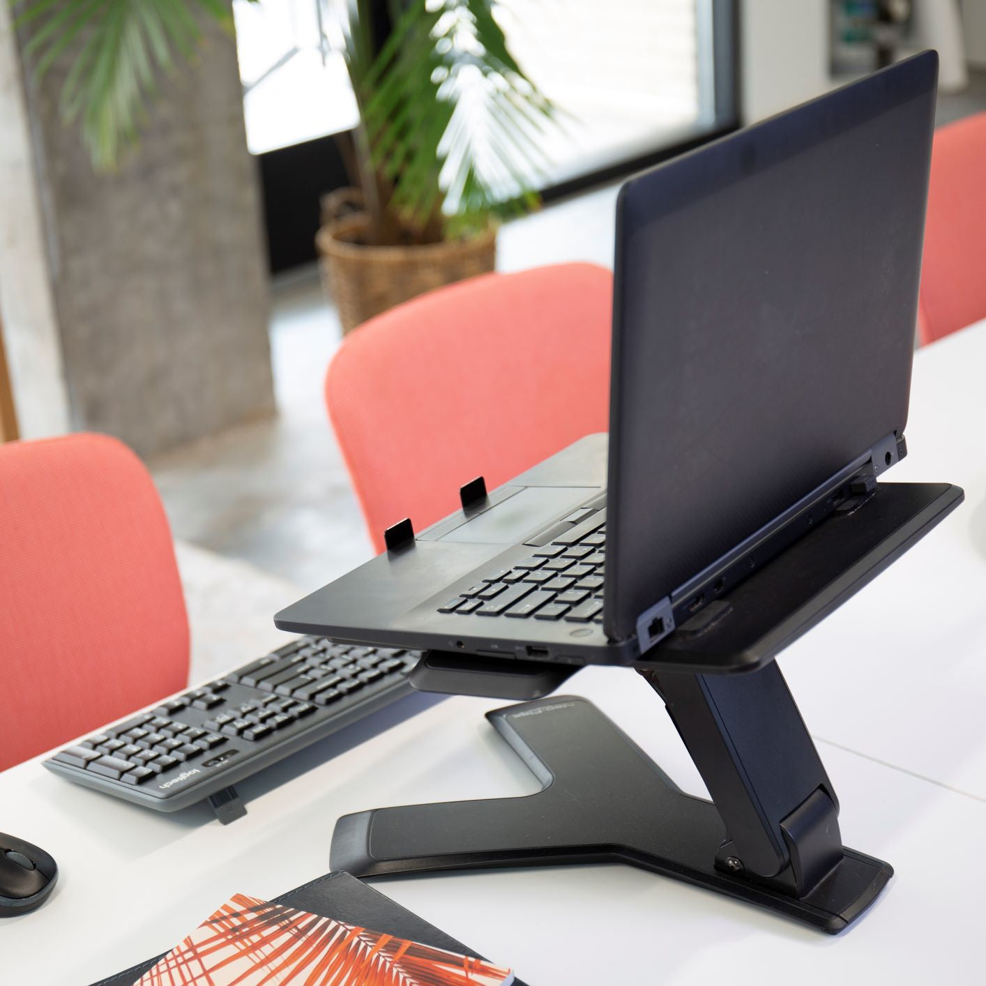 Ergotron Neo-Flex Laptop-Ständer – Höchstgewicht 6,4 kg, Höhenverstellung 15 cm – Schwarz