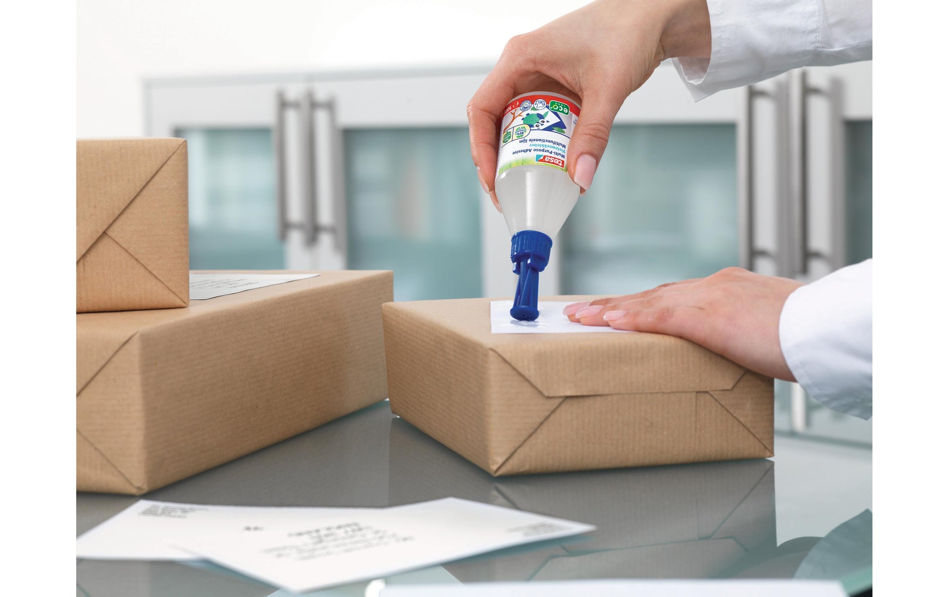TESA Vielzweckkleber – permanent, transparent, lösungsmittelfrei, 100 g, für Papier, Fotos, Stoff und mehr
