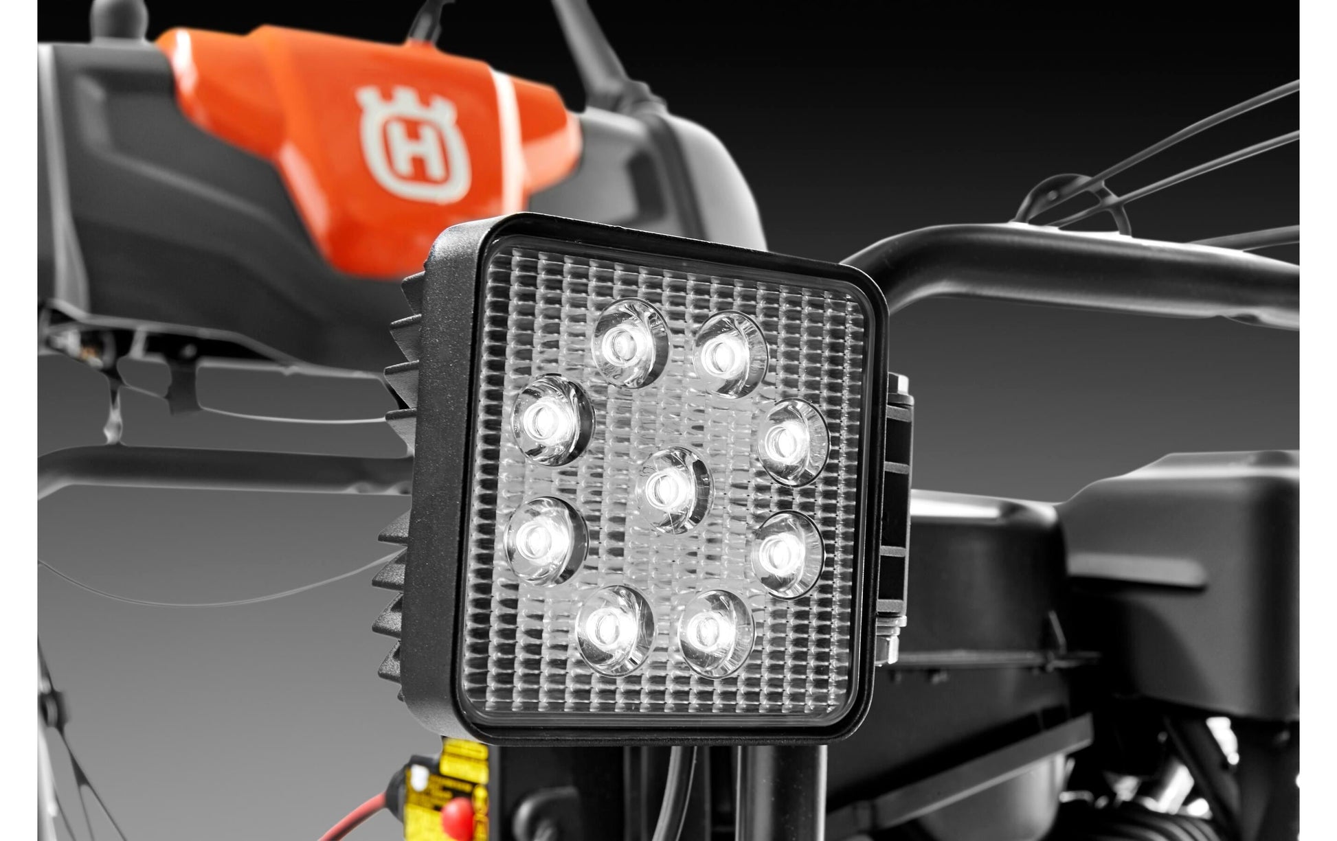Husqvarna ST 227 Benzin-Schneefräse – 5800 W – Arbeitsbreite 68 cm – 252 cm³ – Tank 2,6 l