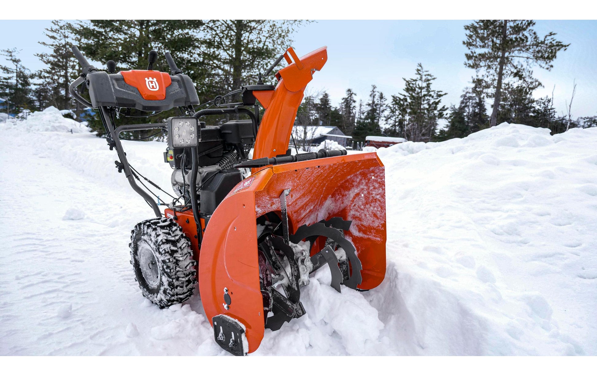 Husqvarna ST 227 Benzin-Schneefräse – 5800 W – Arbeitsbreite 68 cm – 252 cm³ – Tank 2,6 l