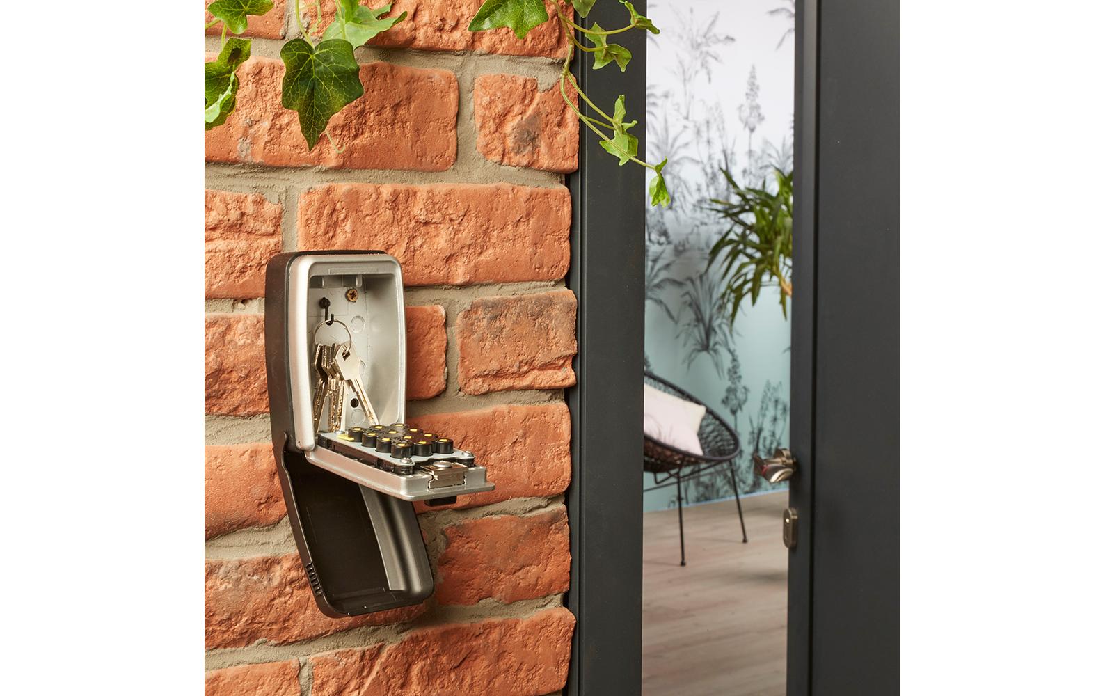 Master Lock Schlüsselsafe 5423EURD – Elektronikschloss – 79×52×117 mm – Wandmontage – Grau