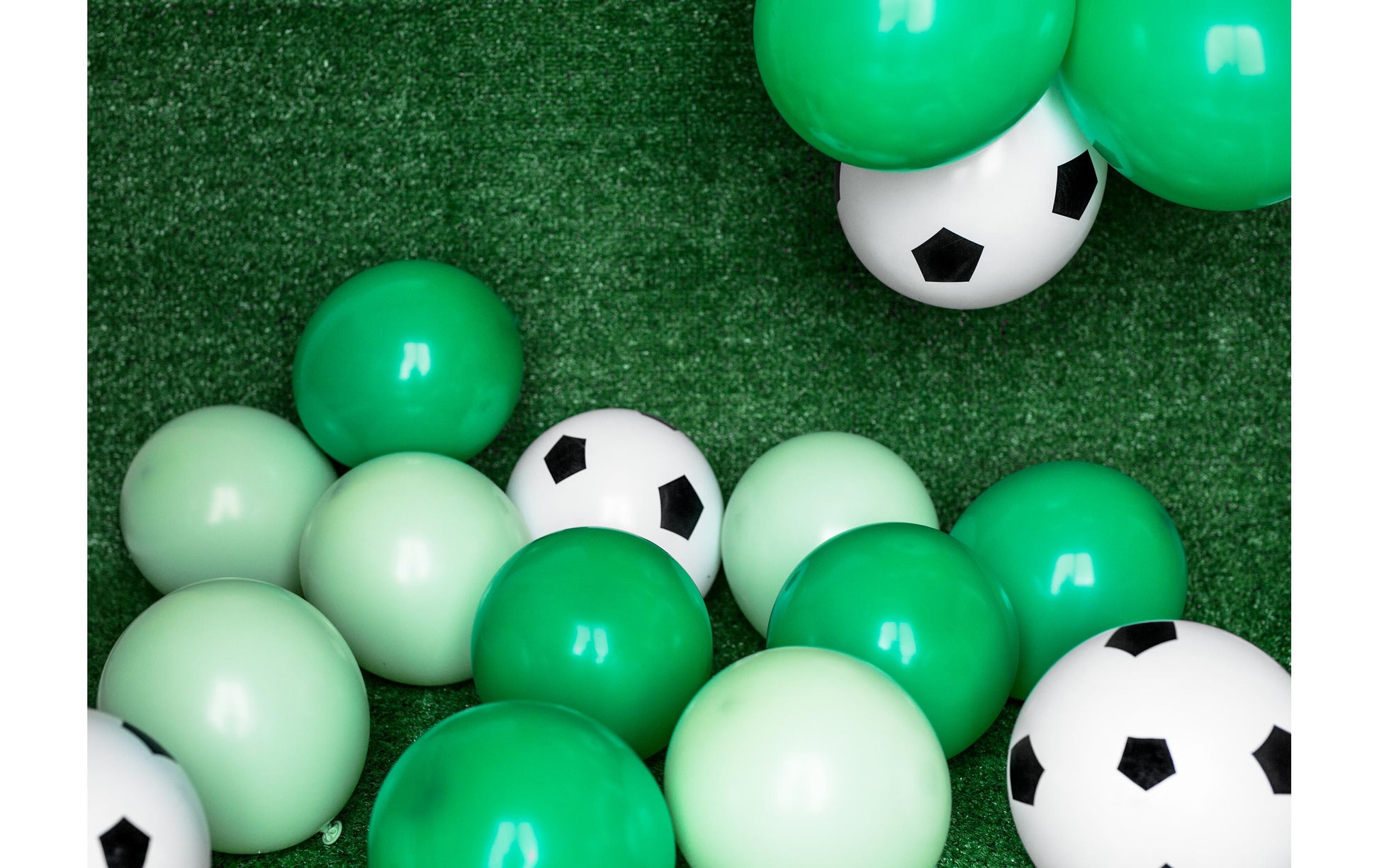 PartyDeco Luftballons Fussball – schwarz-weiss – Ø 30 cm – Latex – 6 Stk