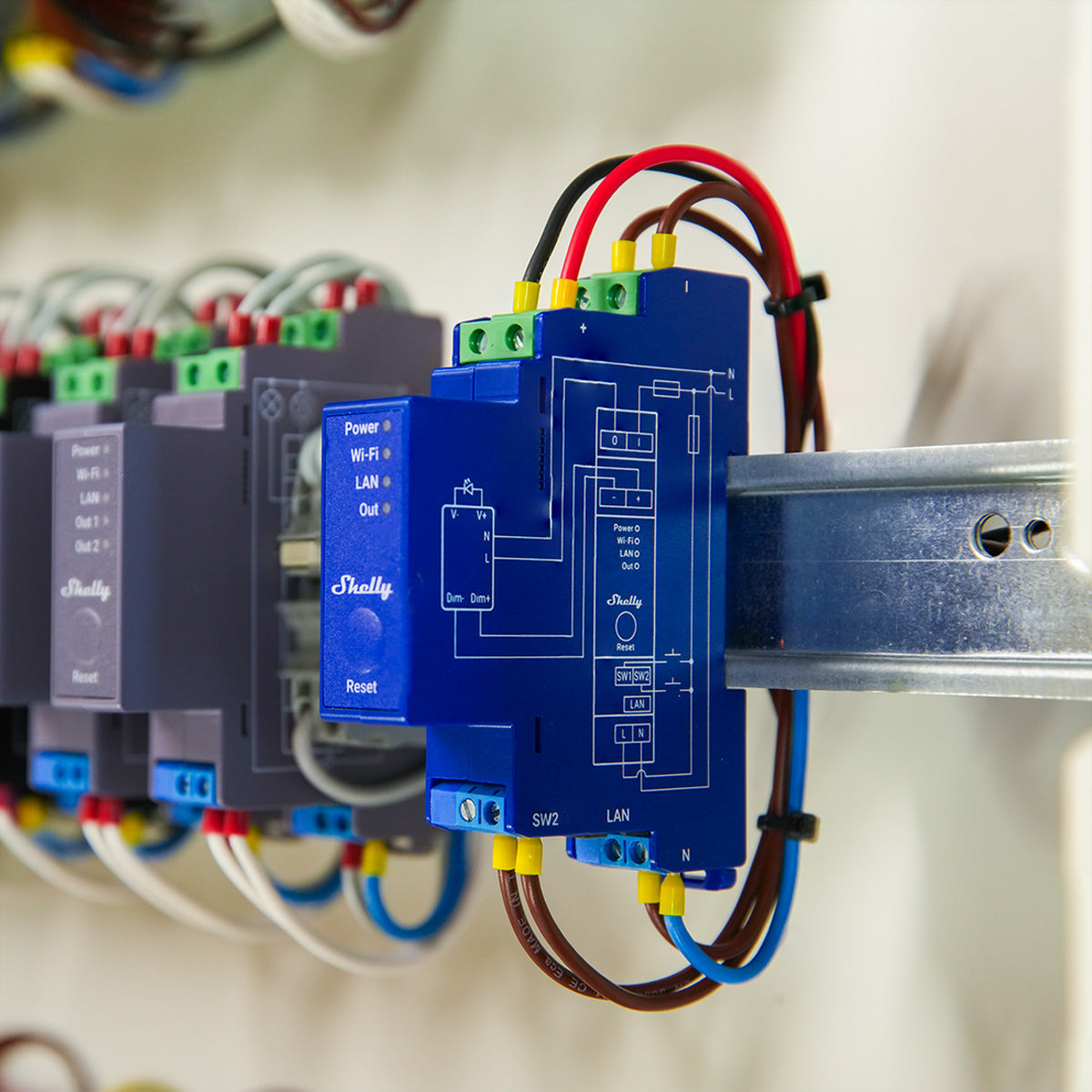 Shelly Dimmaktor Pro PM – Dimmaktor – 0/1‑10 V, Leistungsmessung, WLAN, LAN, Bluetooth