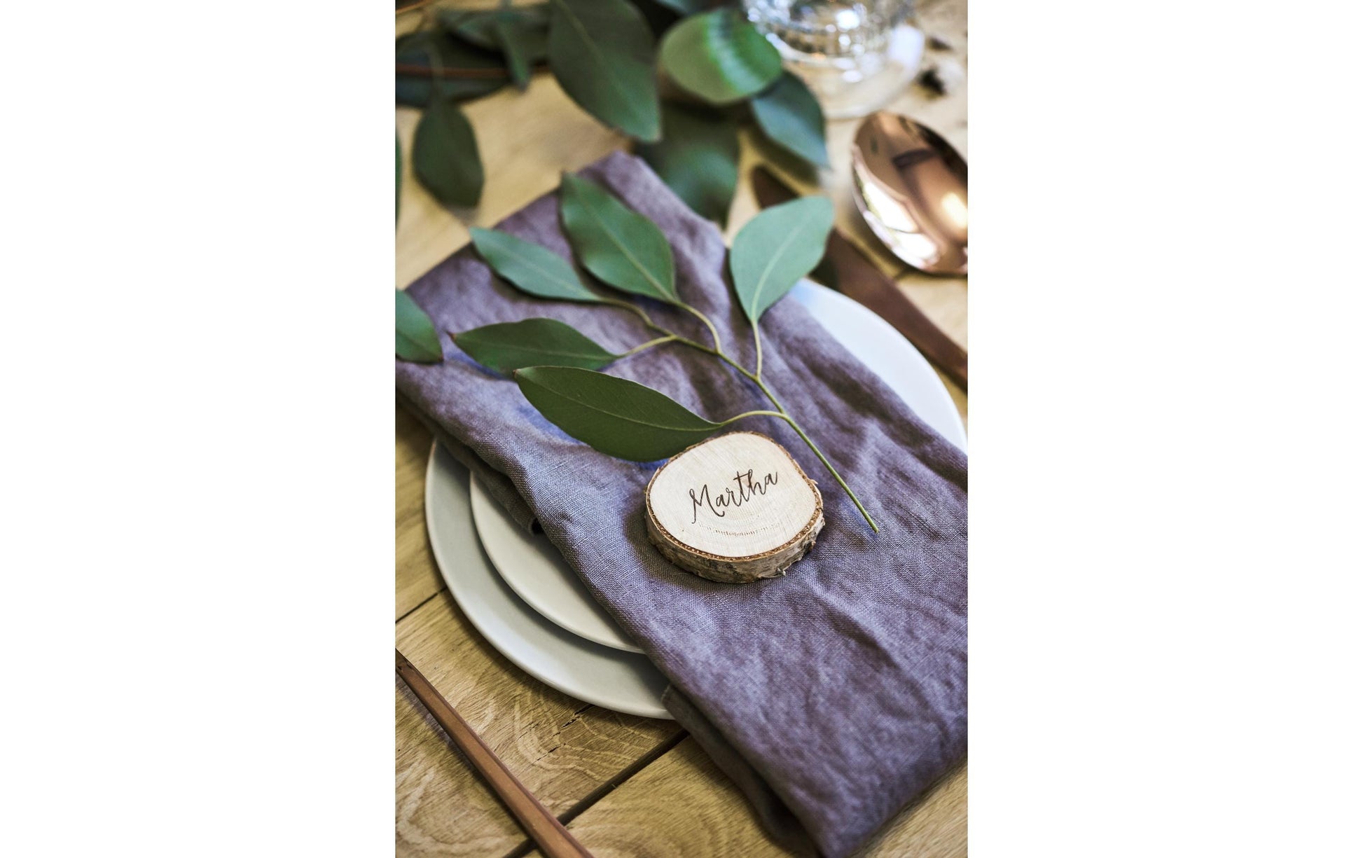PartyDeco Tischkarten Holzscheibe Hochzeit – Braun – Ø 4,5–6,5 cm × 1 cm – Holz (Eiche) – 20 Stk