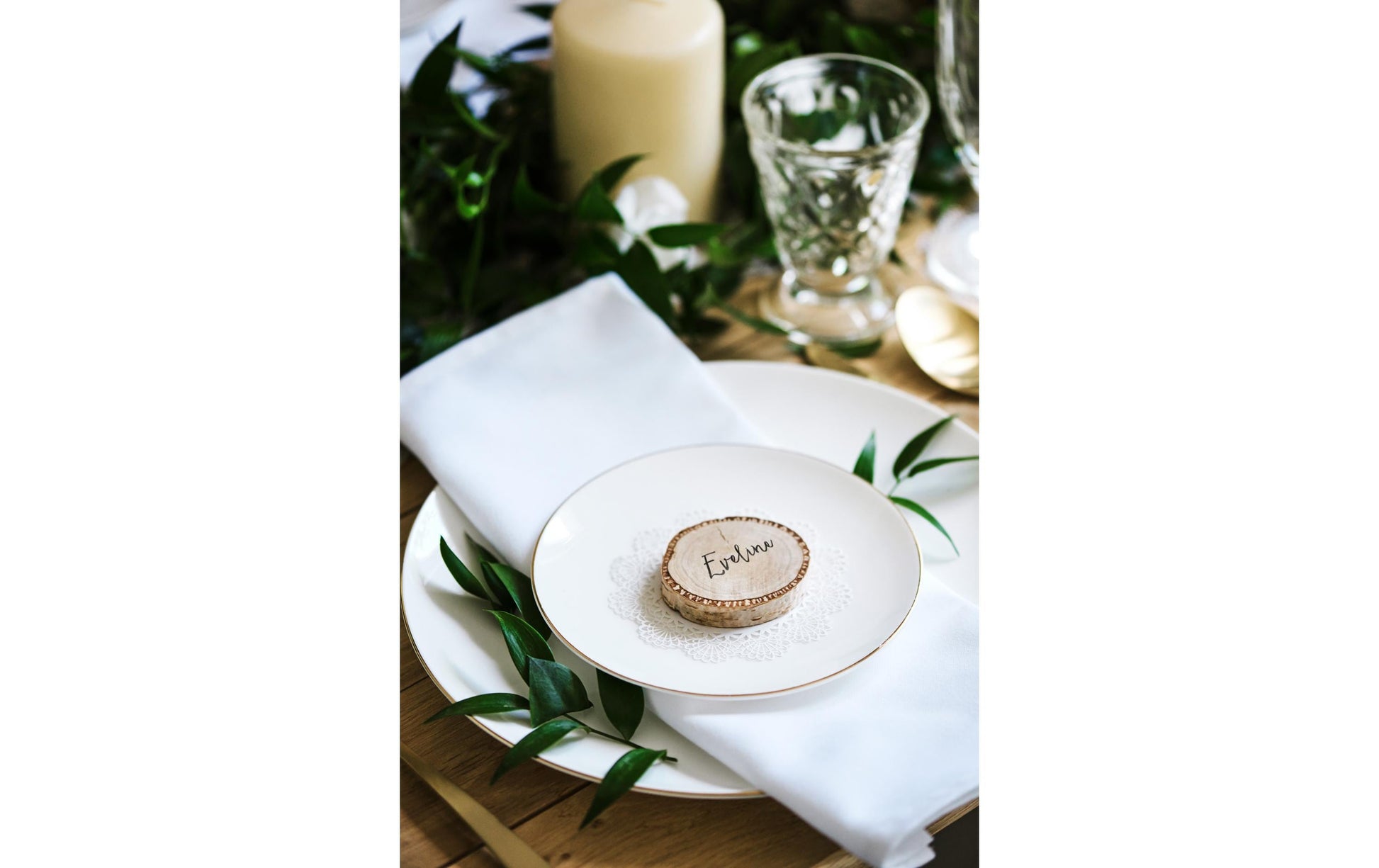 PartyDeco Tischkarten Holzscheibe Hochzeit – Braun – Ø 4,5–6,5 cm × 1 cm – Holz (Eiche) – 20 Stk