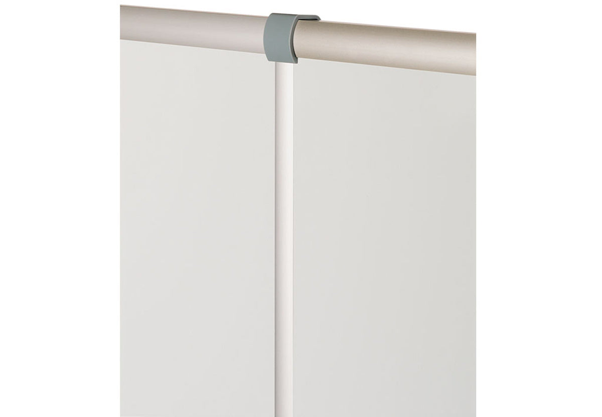 MAUL Whiteboard – 120 × 90 cm, Kunststoff, magnetisch, Aluminiumrahmen, Wandmontage, inkl. 2 Ablageleisten