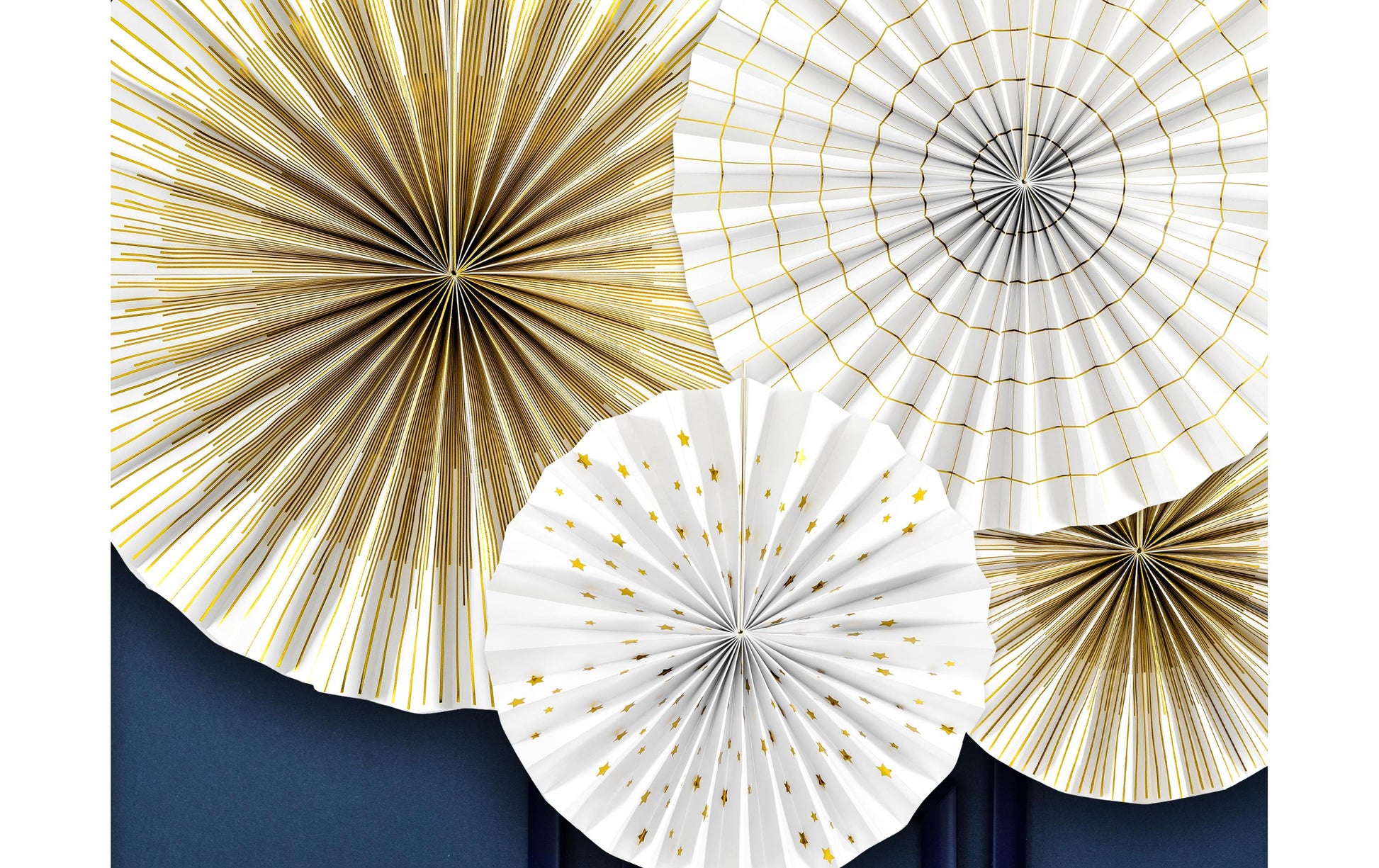 PartyDeco Rosetten – Weiss/Gold – 23, 32, 40 cm – 4 Stk – für Wand