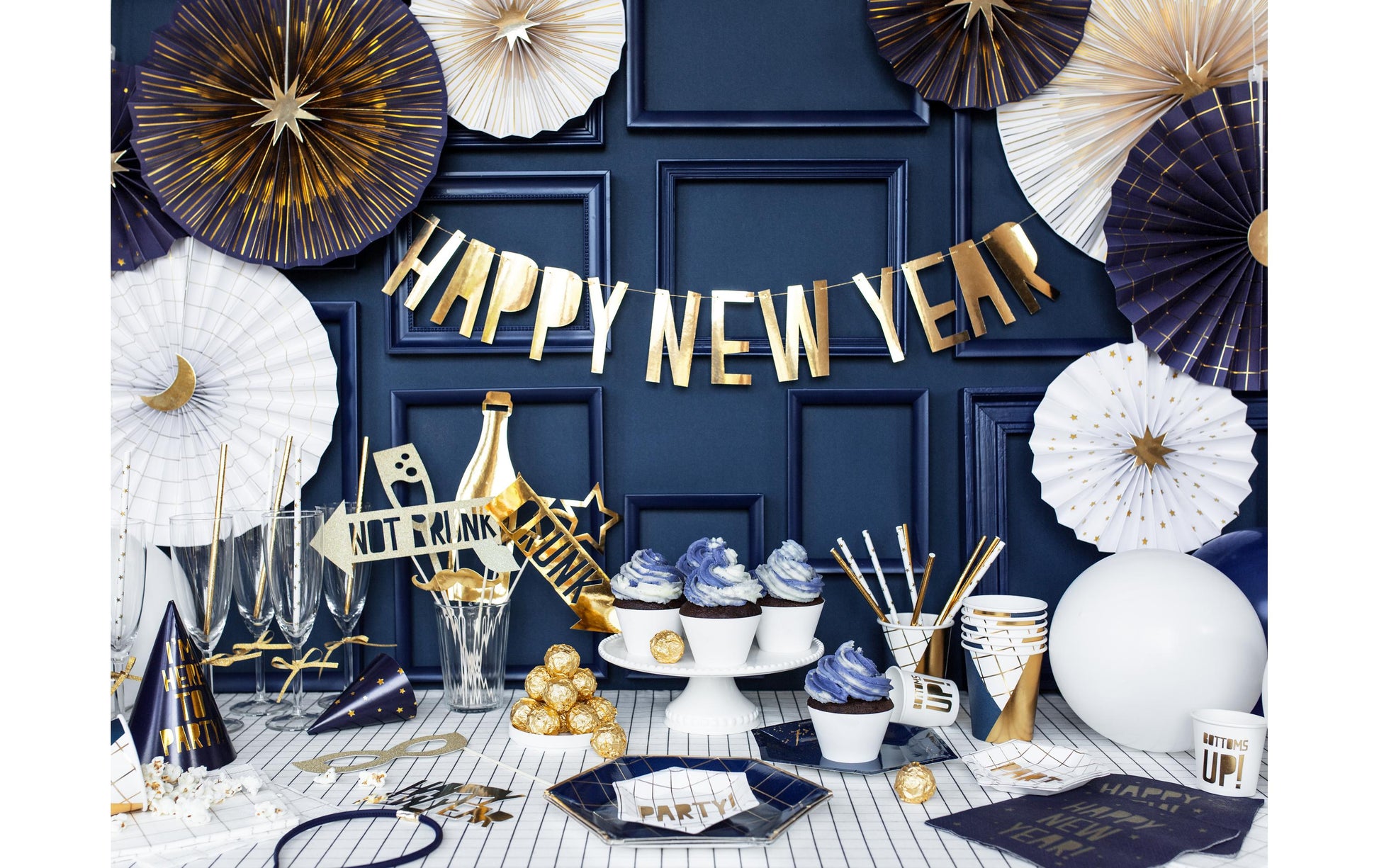 PartyDeco Rosetten – Weiss/Gold – 23, 32, 40 cm – 4 Stk – für Wand