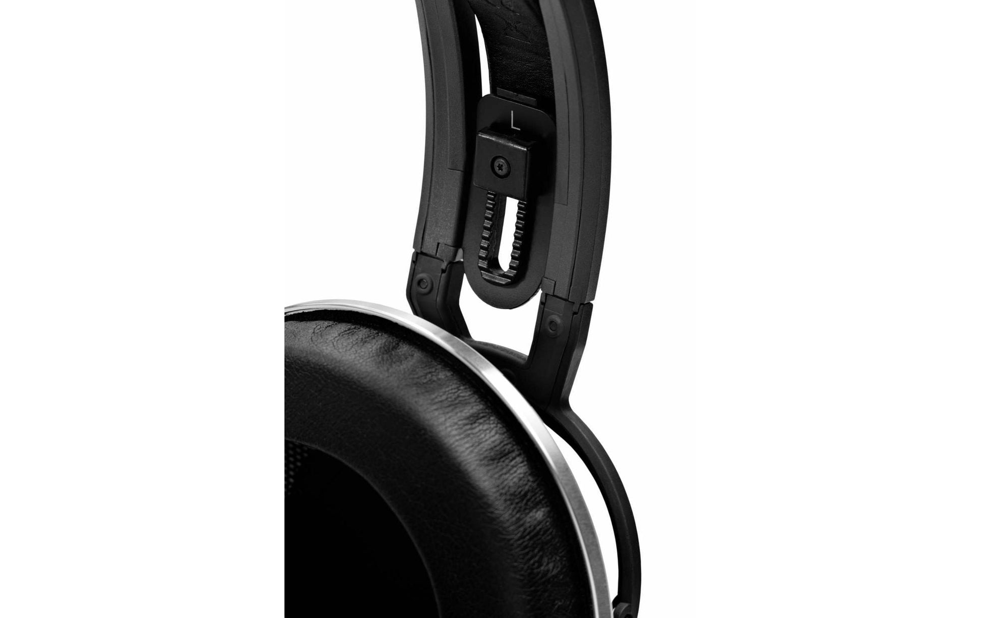 AKG K812 – Over-Ear Studiokopfhörer – Kabelgebunden, offen, abnehmbares Kabel, 36 Ω, 5 – 54’000 Hz – Schwarz