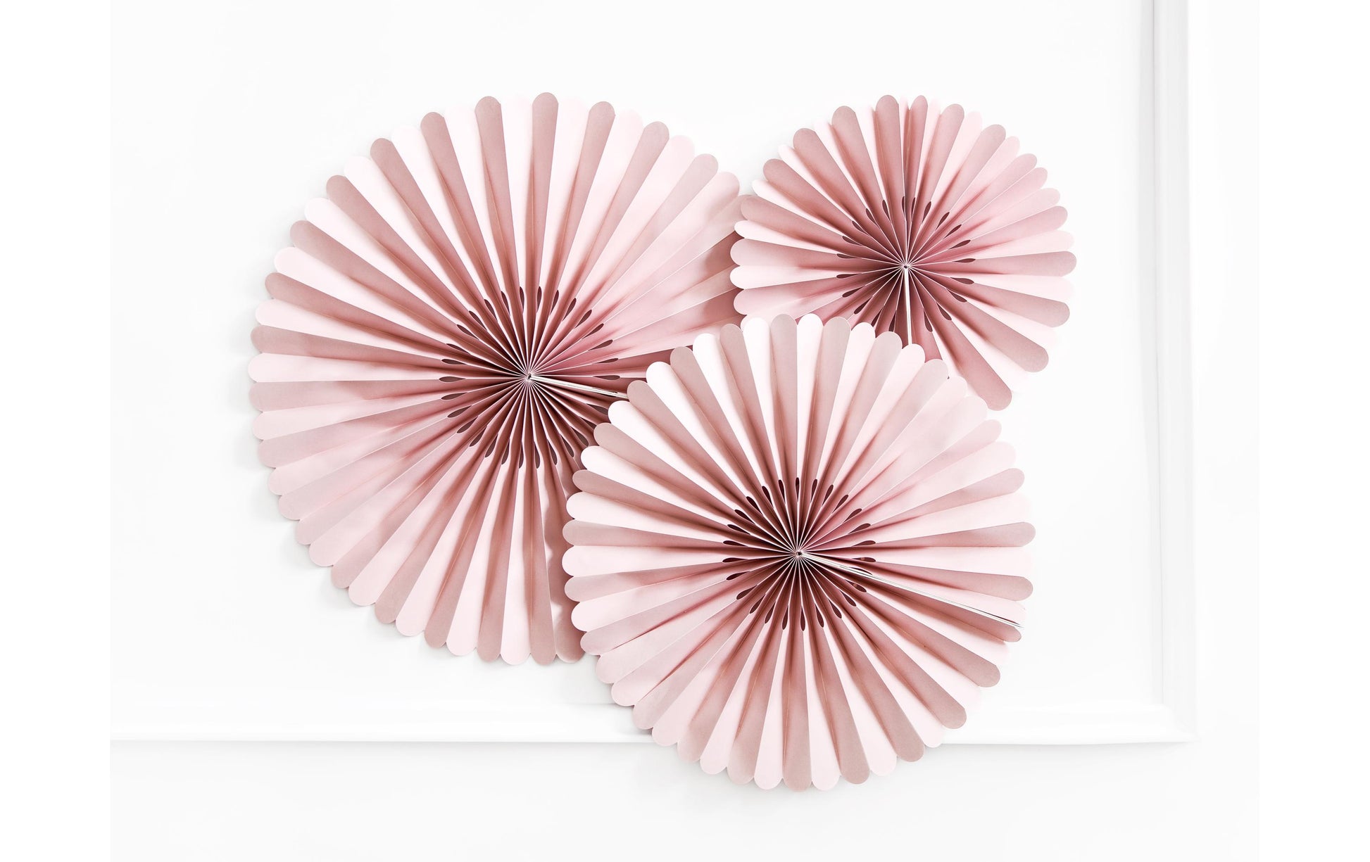 PartyDeco Rosetten – Rosa – 43 × 43 cm – 3 Stk