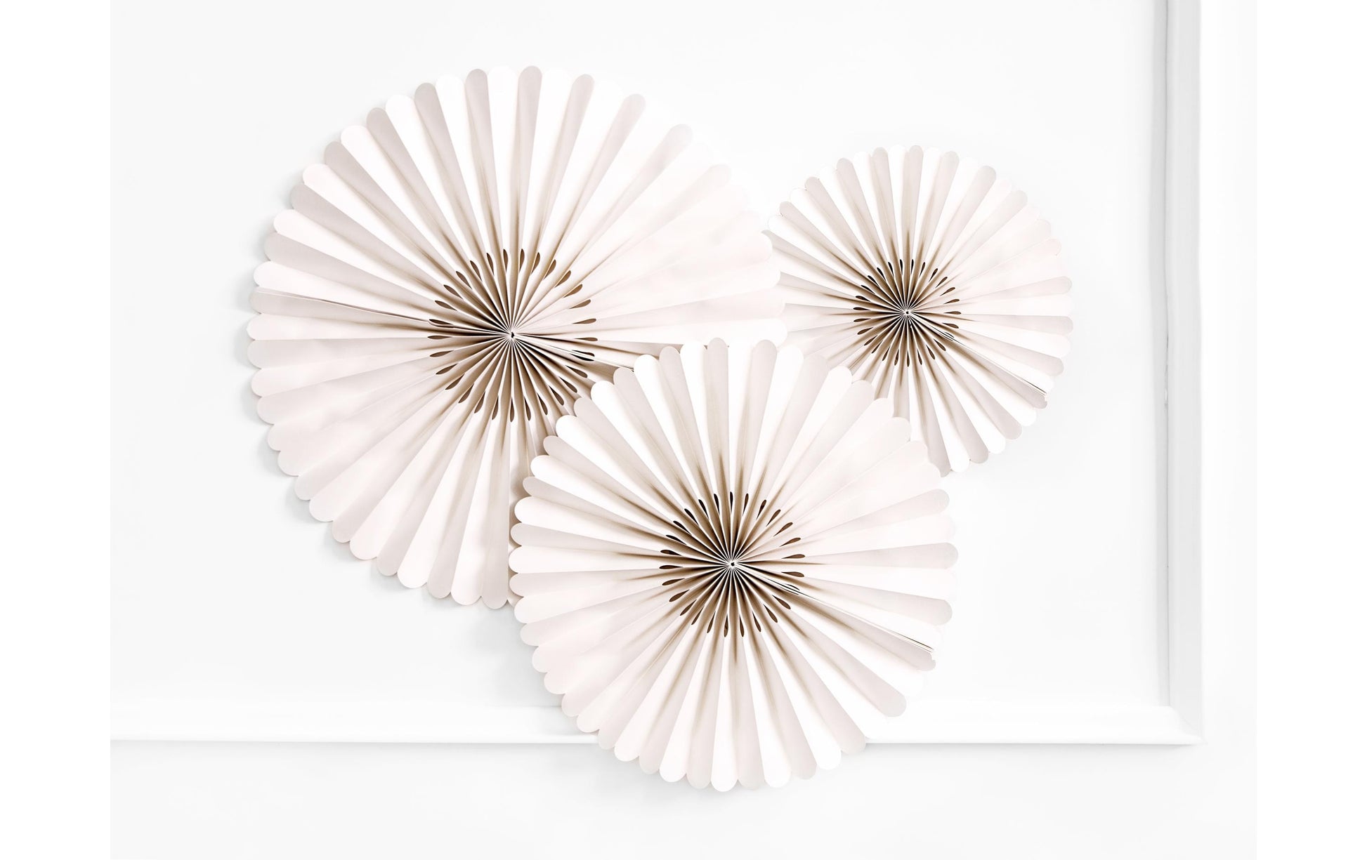 PartyDeco Rosetten – Beige – Ø 26 cm, Ø 34,5 cm, Ø 43 cm – 3 Stk