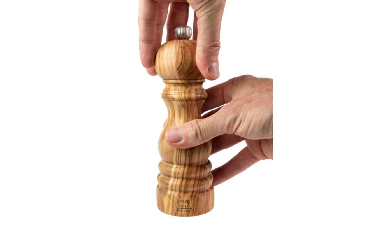 Peugeot Pfeffermühle – Einstellbares Stahlmahlwerk, Manuell – Olivenholz, Dunkelbraun – 18 cm