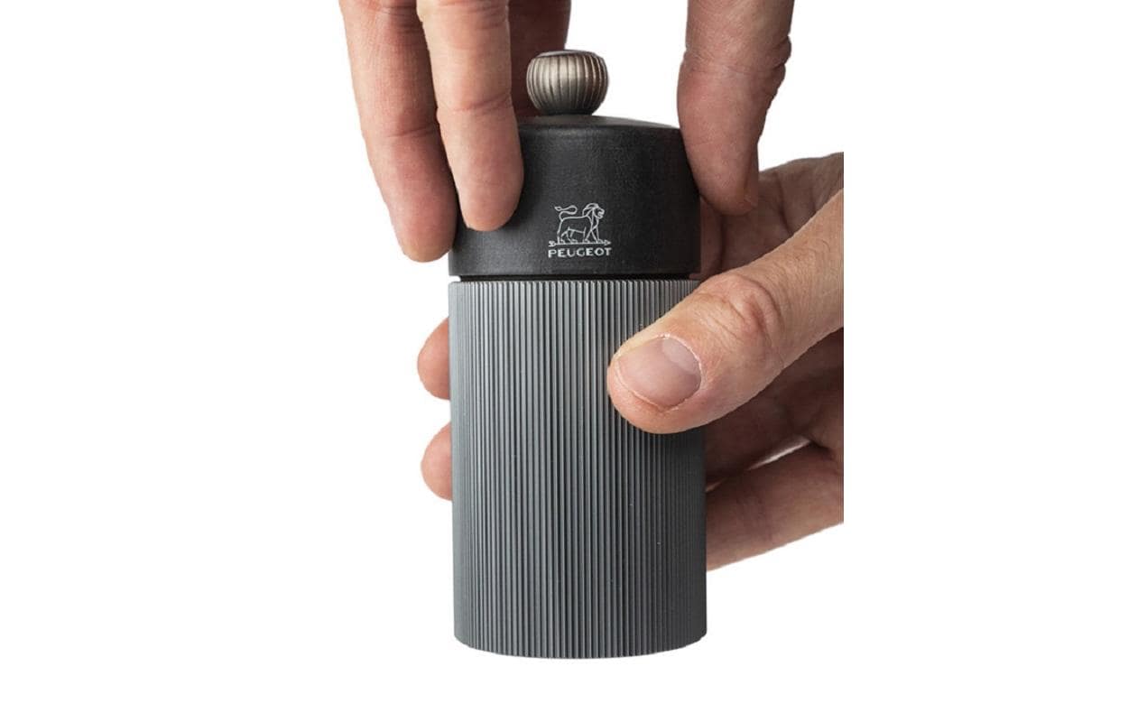 Peugeot Pfeffermühle Line – manuell, Stahlmahlwerk – Aluminium & Holz (Buche) – grau – 12 cm