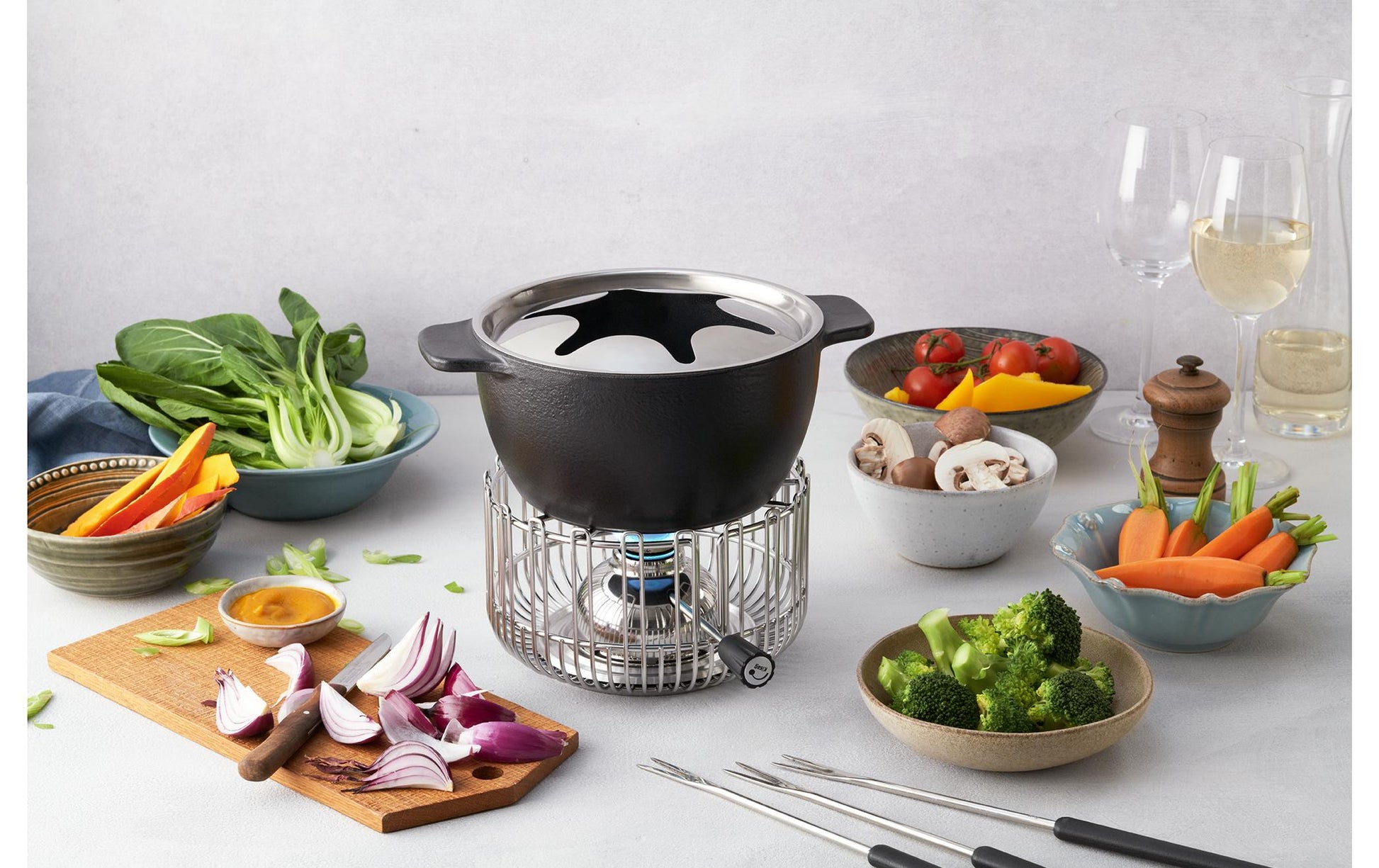 Kisag Caquelon Allround – Ø 18 cm, Gusseisen, Emaille, für Fondue Bourguignonne, Gas, Schwarz