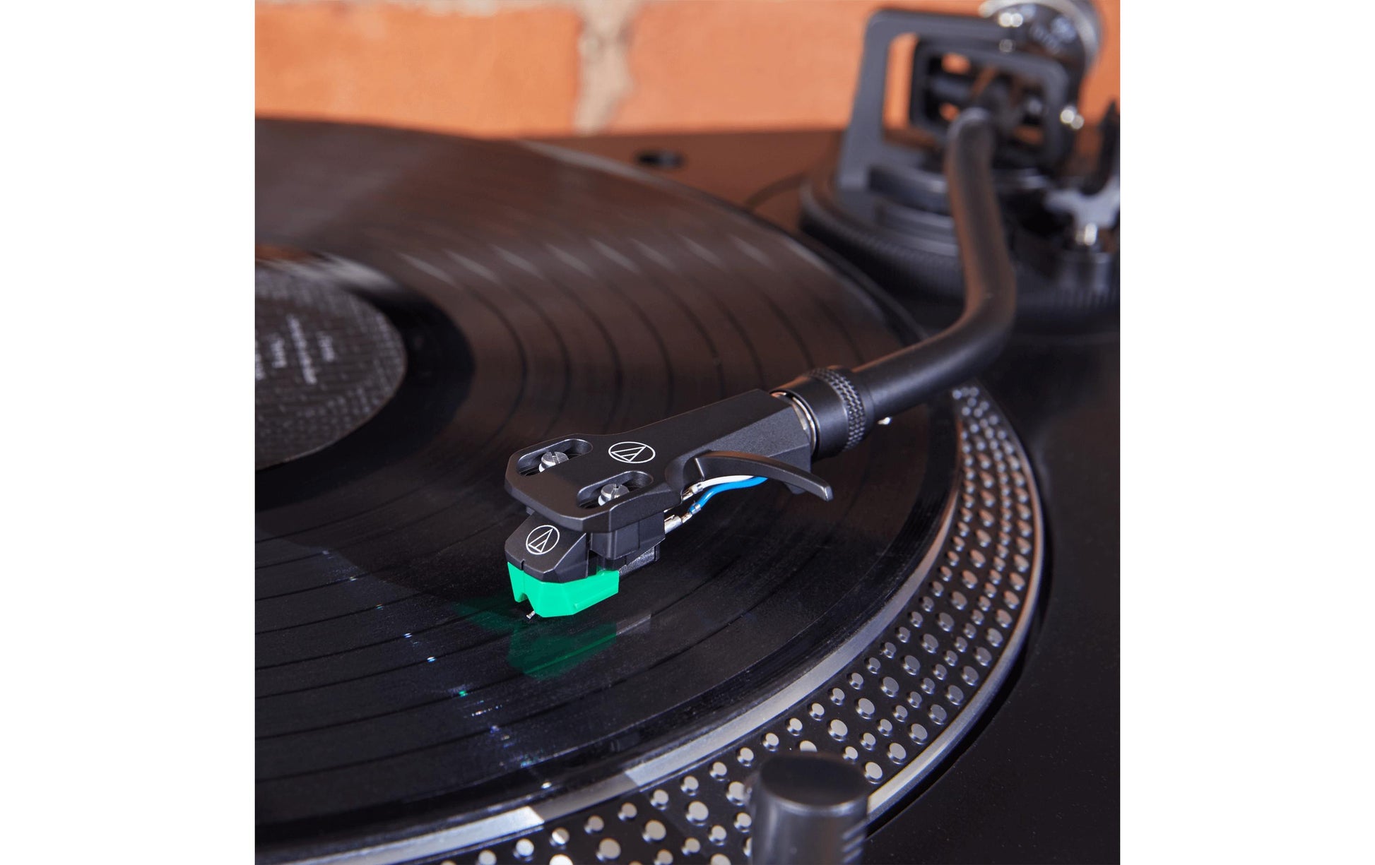 Audio-Technica AT-VM95E/H – Phono-Tonabnehmer (Moving Magnet), 4 mV, inkl. Headshell, Schwarz