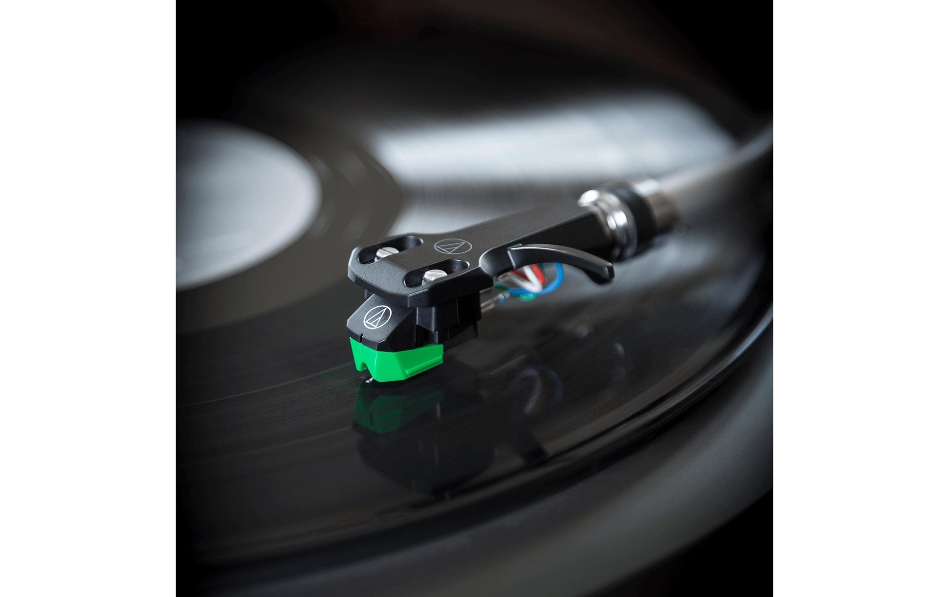 Audio-Technica AT-VM95E/H – Phono-Tonabnehmer (Moving Magnet), 4 mV, inkl. Headshell, Schwarz