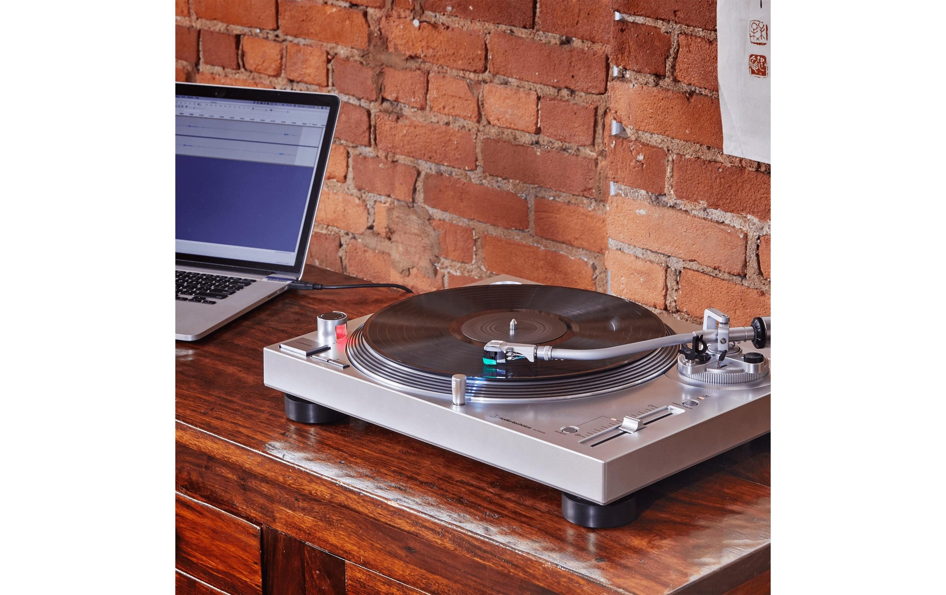 Audio-Technica AT-LP120XUSB – Plattenspieler – Stationär – Direktantrieb, Phono-Vorverstärker, USB – Silber