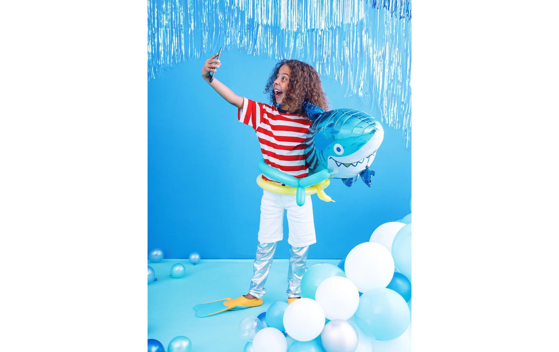 PartyDeco Folienballon Hai – Blau – 92 × 48 cm – Folie – 1 Stück – mit Helium befüllbar