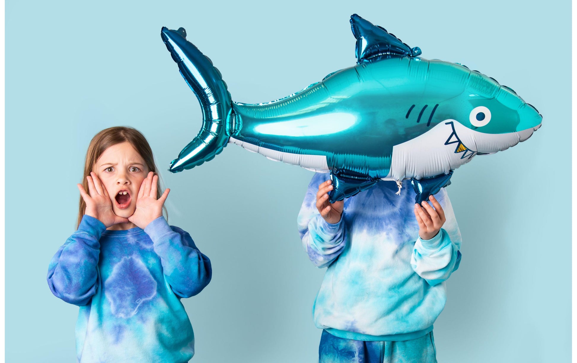 PartyDeco Folienballon Hai – Blau – 92 × 48 cm – Folie – 1 Stück – mit Helium befüllbar