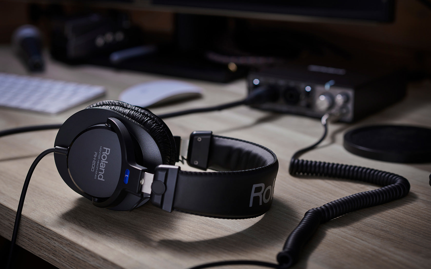 Roland RH-200 – Over-Ear Studiokopfhörer – Kabelgebunden, geschlossen, hochohmig (>32 Ω), 3,4 m – Schwarz