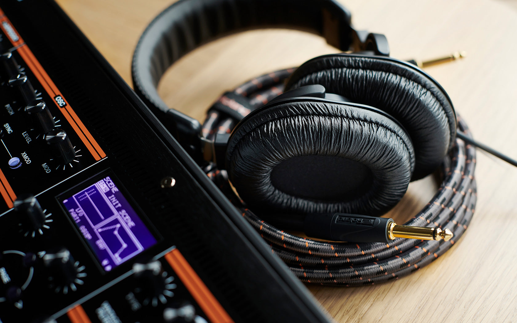 Roland RH-200 – Over-Ear Studiokopfhörer – Kabelgebunden, geschlossen, hochohmig (>32 Ω), 3,4 m – Schwarz