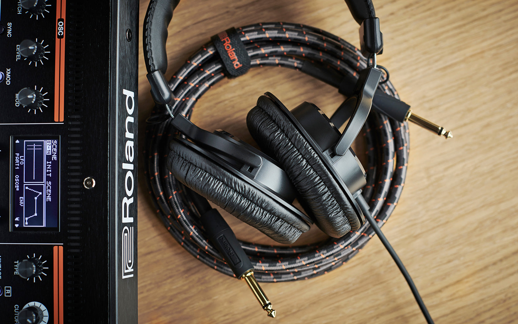 Roland RH-200 – Over-Ear Studiokopfhörer – Kabelgebunden, geschlossen, hochohmig (>32 Ω), 3,4 m – Schwarz