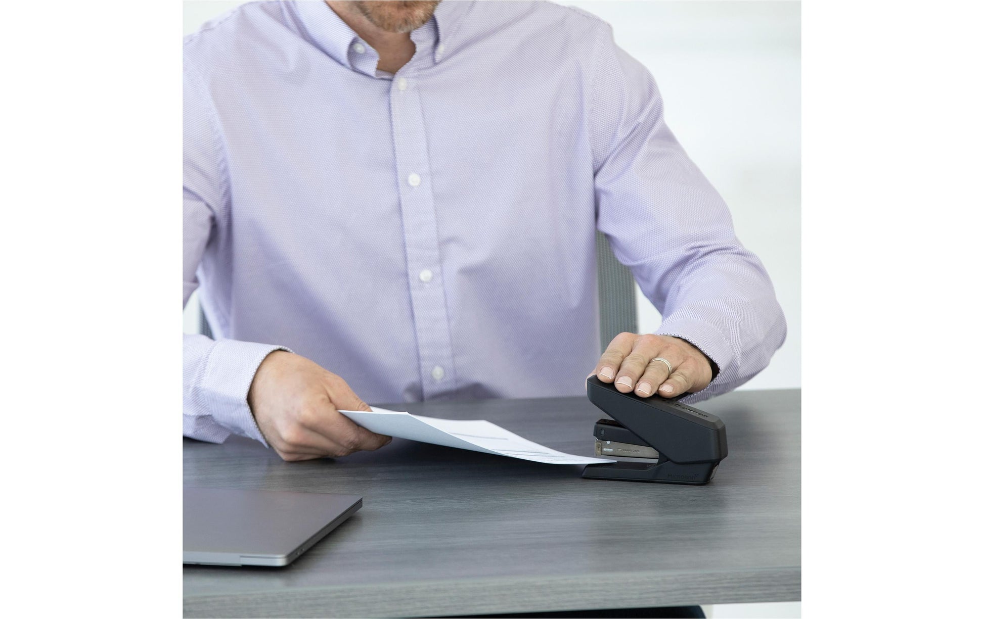 Fellowes LX840 Heftgerät – 25 Blatt, Abnehmbarer Klammerentferner, Schwarz