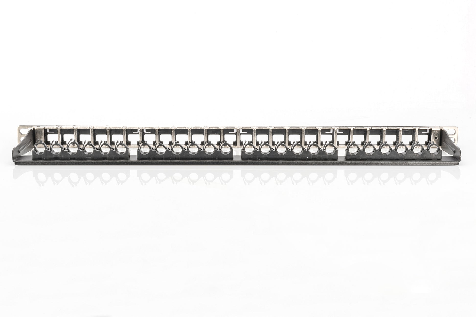 Digitus Patchpanel – 24× RJ‑45, Cat6a, geschirmt, 0,5U, Schwarz, SPCC, Rackeinbau