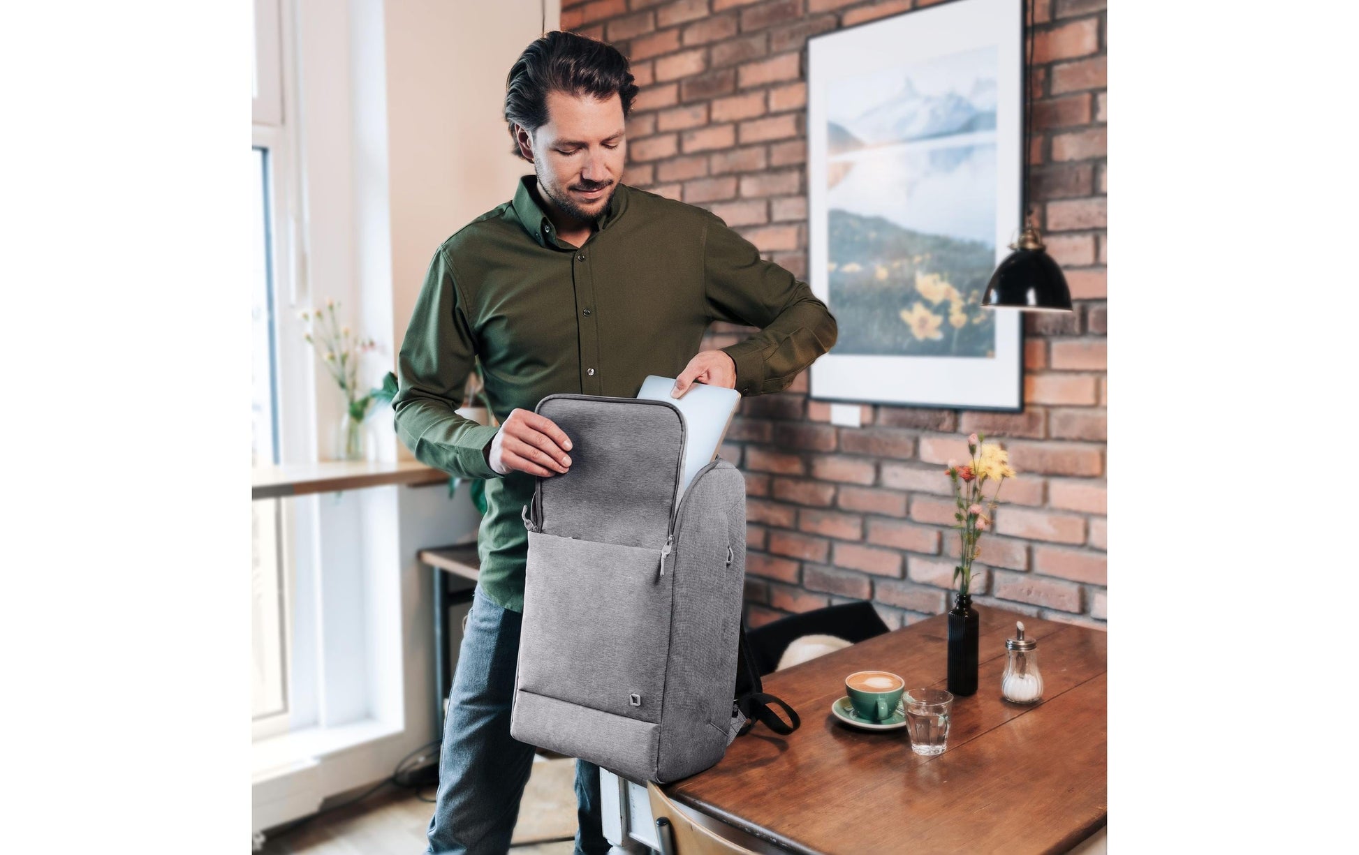 DICOTA Notebook-Rucksack bis 15,6" – Tablet-Fach, aus recycelten Materialien – Grau