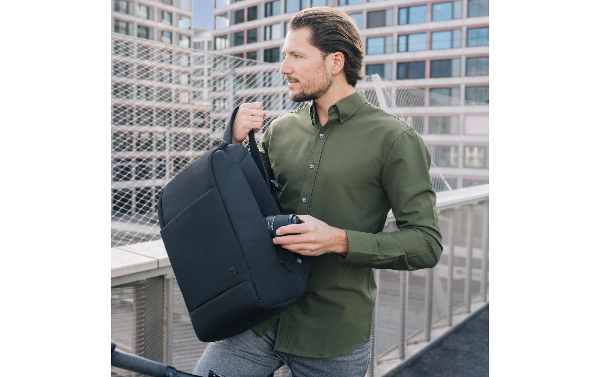 DICOTA Notebook-Rucksack bis 15,6" – 23 l, Tablet-Fach – Schwarz