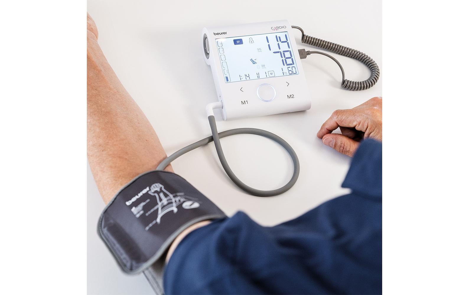 Beurer Blutdruck- / Pulsmessgerät BM96 – Oberarm – EKG, App-kompatibel, 22–42 cm