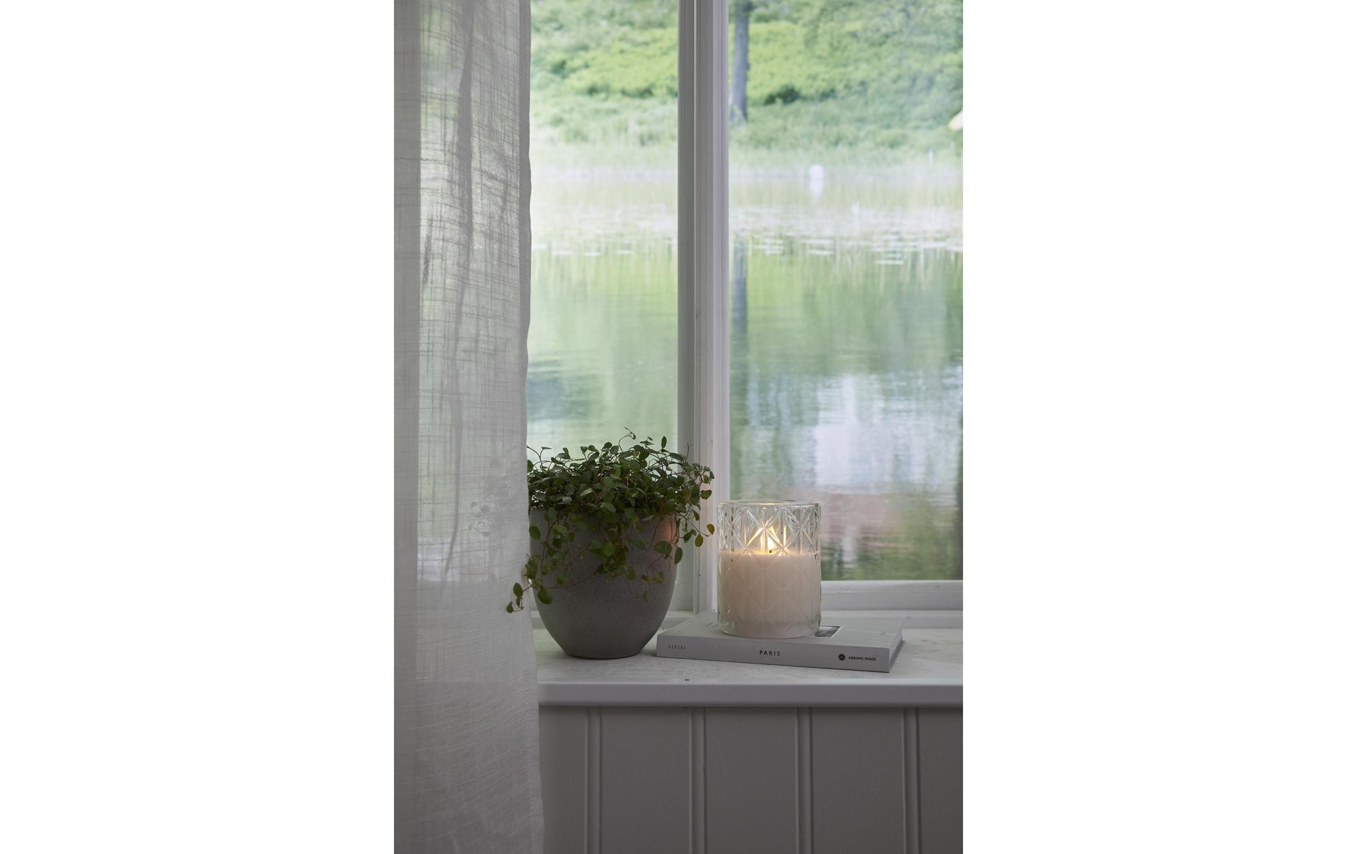 Star Trading LED-Kerze Romb – Ø 10 × 12,5 cm, 0,03 W, Warmweiss, Timer 6/18 h, flackernd, 2×AA, transparent