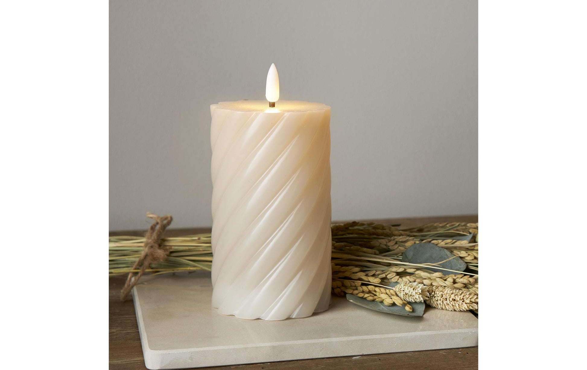 Star Trading LED Stumpenkerze – Ø 7,5 × 15 cm – Wachs, beige
