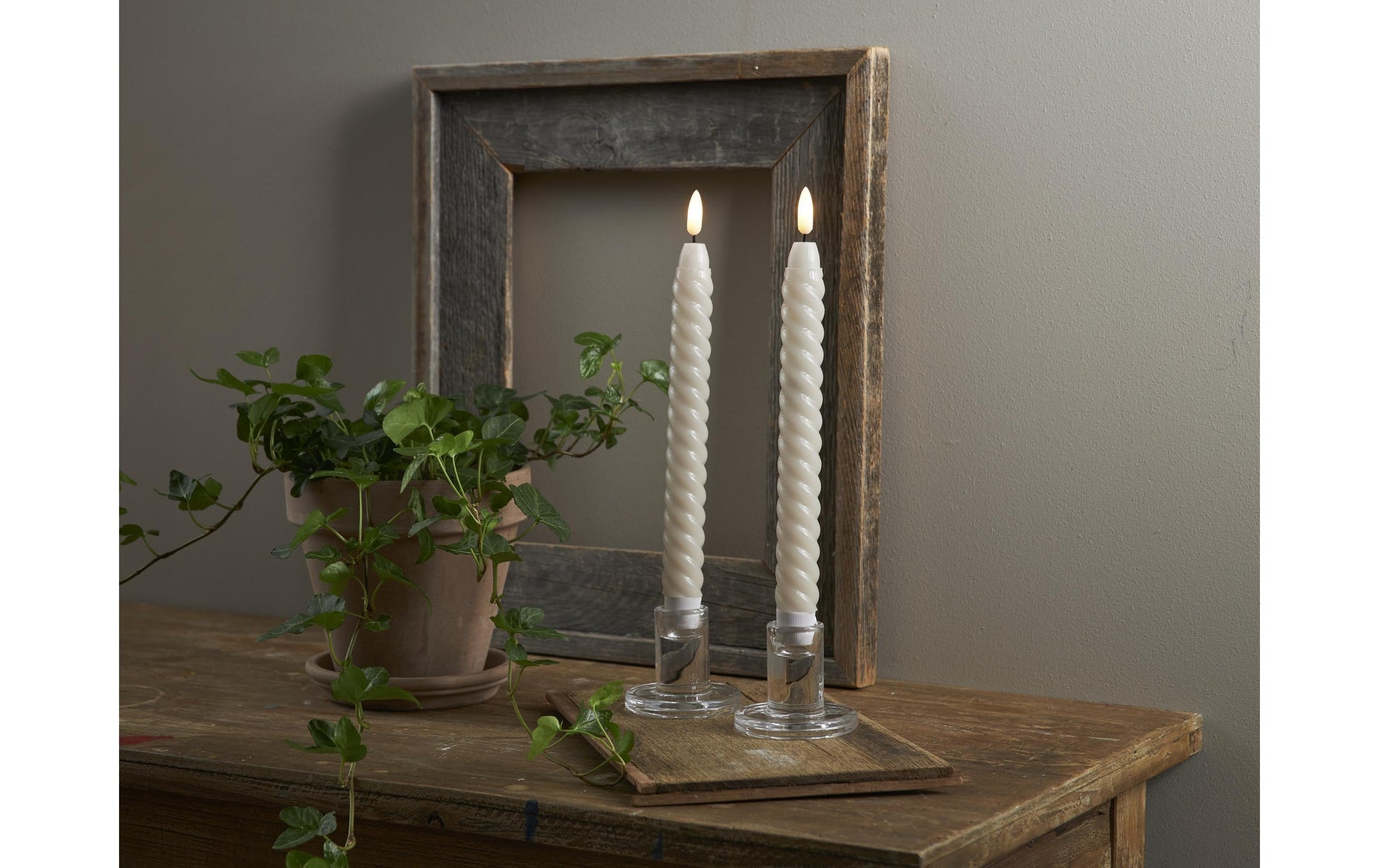 Star Trading LED-Teelicht Dinner Kerze Flamme Swirl – 2er Pack, Ø 2,3 × 25 cm, Warmweiss, Beige, Timer