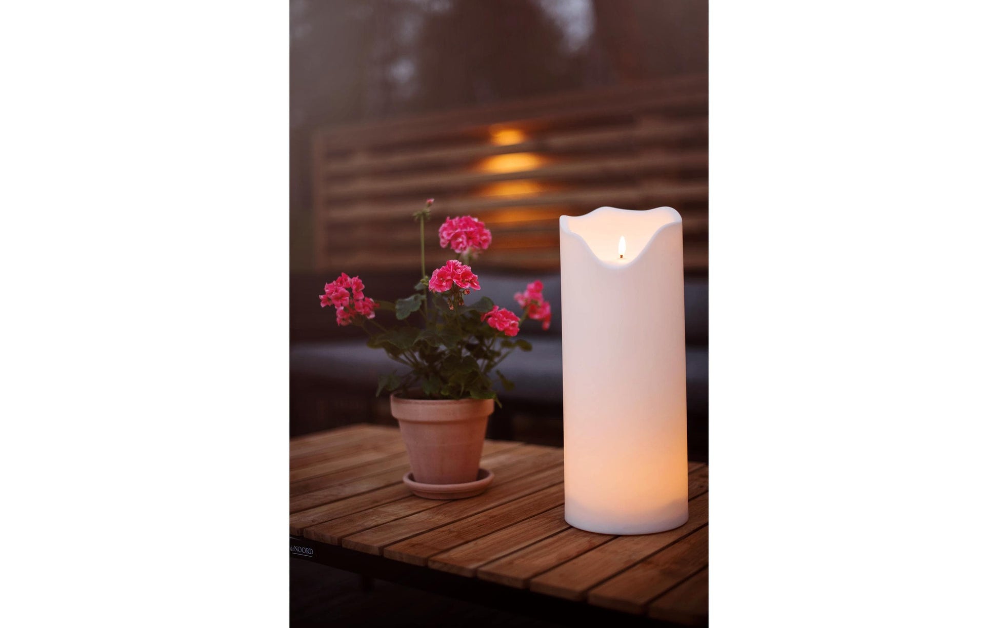 Star Trading LED-Säulenkerze Aussen Flamme Grand – Ø 16 cm – Warmweiss – IP44 – Batteriebetrieb – Timer 6/18 h