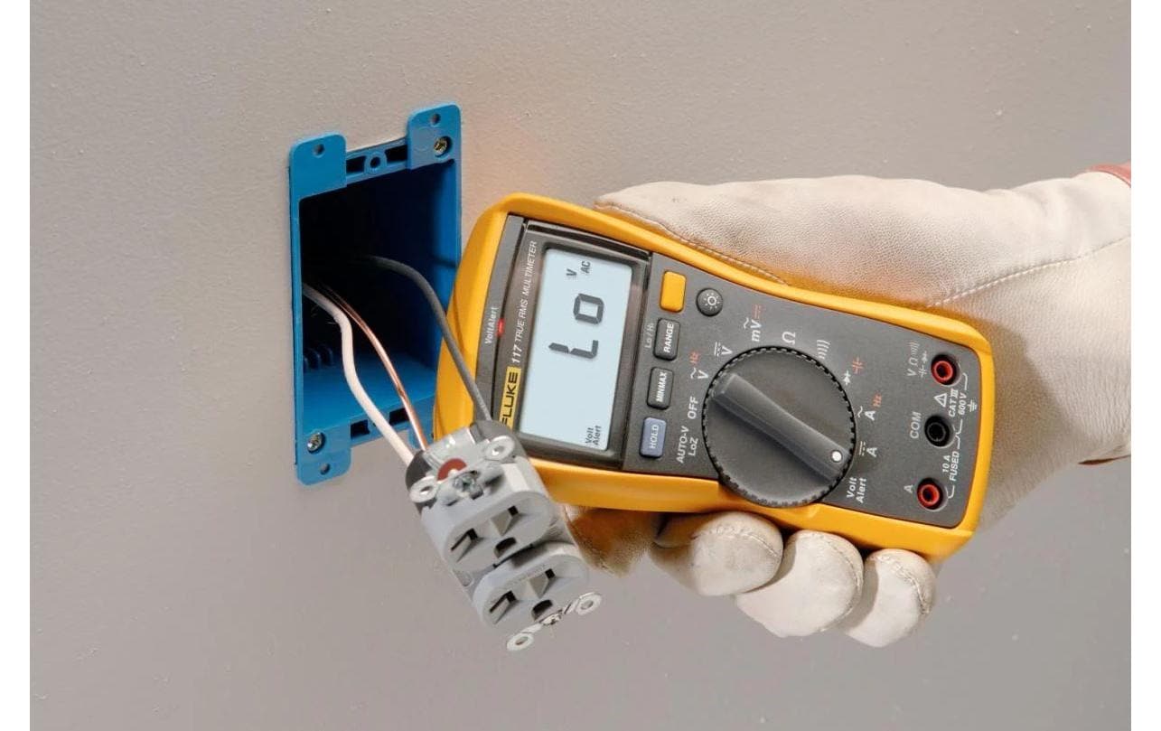 Fluke 117 – Multimeter, 600 V AC, 10 A AC